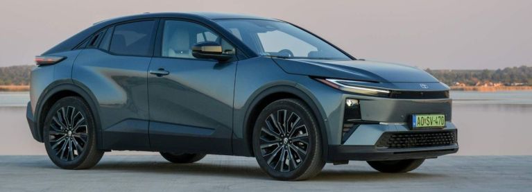 Toyota C-HR+ Executive - Amikor a radikális forma mögött 5 másodperces gyorsulás és 22 kW-os töltés lakik