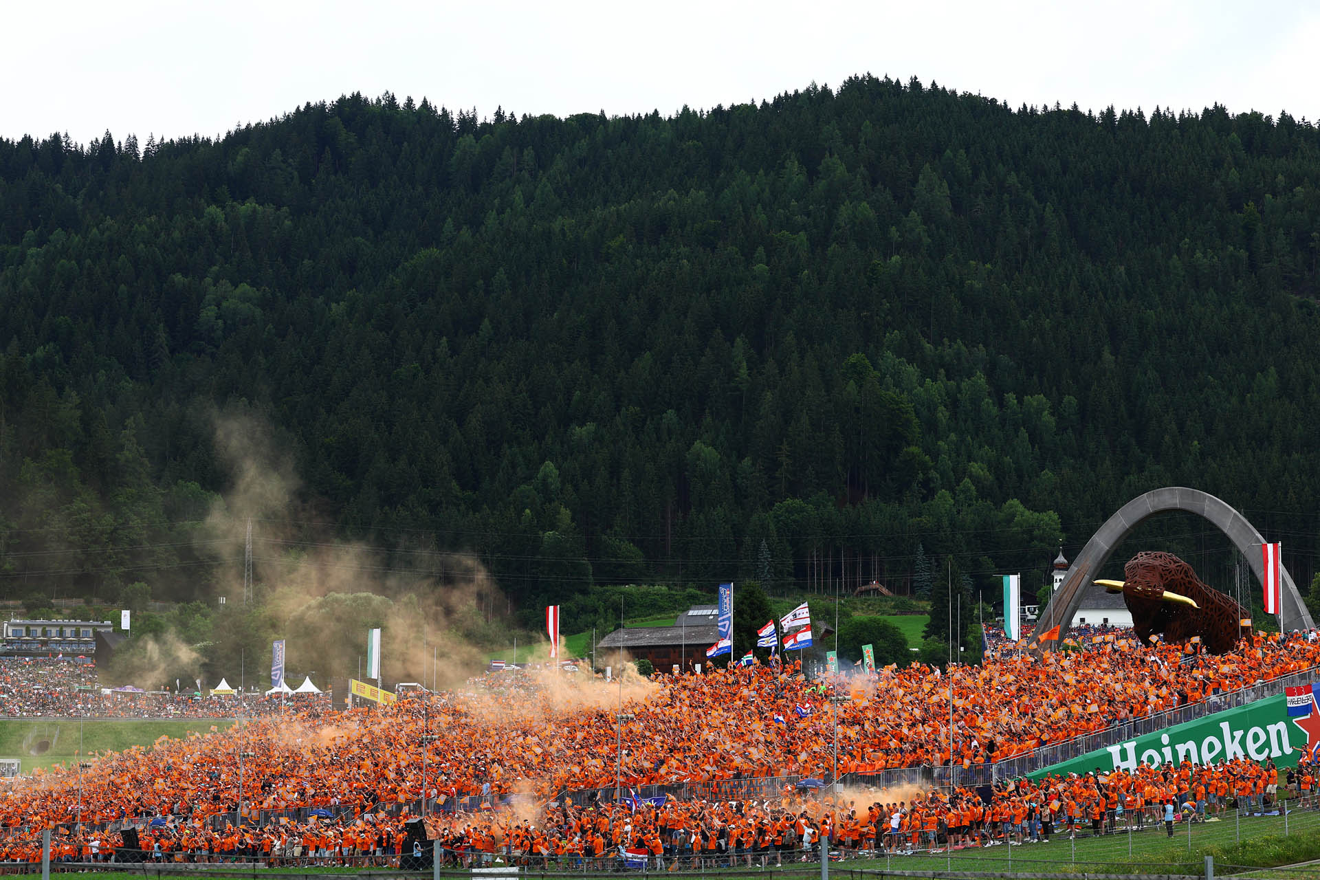 2023grandprixaustria-redbull-vasrnap11