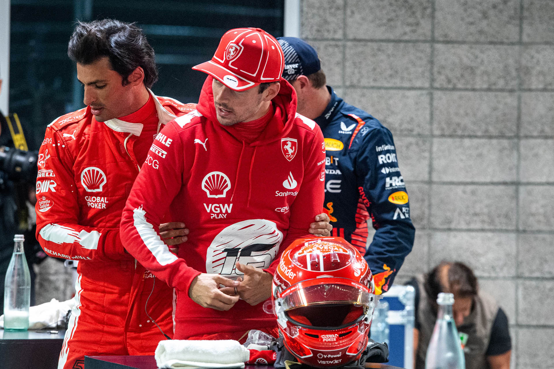 230038-scuderia-ferrari-las-vegas-gp-saturday 6fcb5101-2dfc-4f2b-a612-9c1103d3b37e