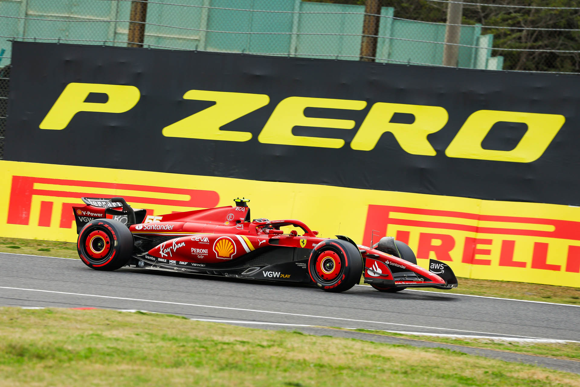 240053-scuderia-ferrari-japanese-gp-saturday a0e4b29b-72a9-4191-a276-603889477a6c