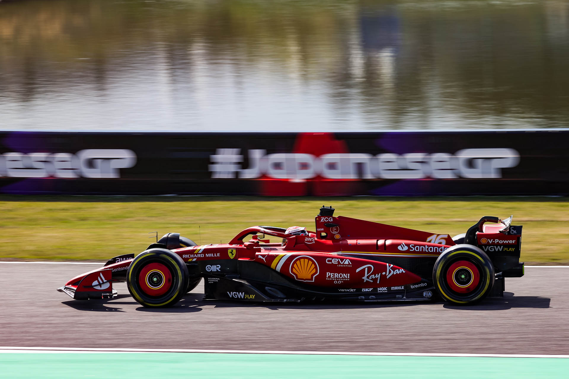 240065-scuderia-ferrari-japanese-gp-sunday 29144369-b474-44c3-89da-dd414b080039