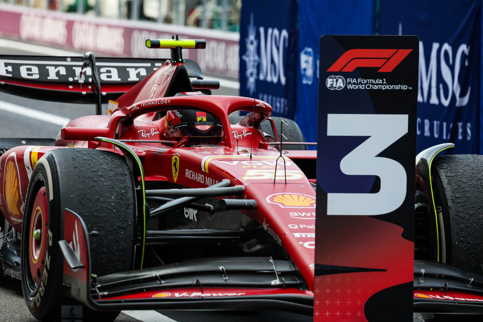 240067-scuderia-ferrari-japanese-gp-sunday bdc49737-1640-4677-96ea-8bd2b578a8c1