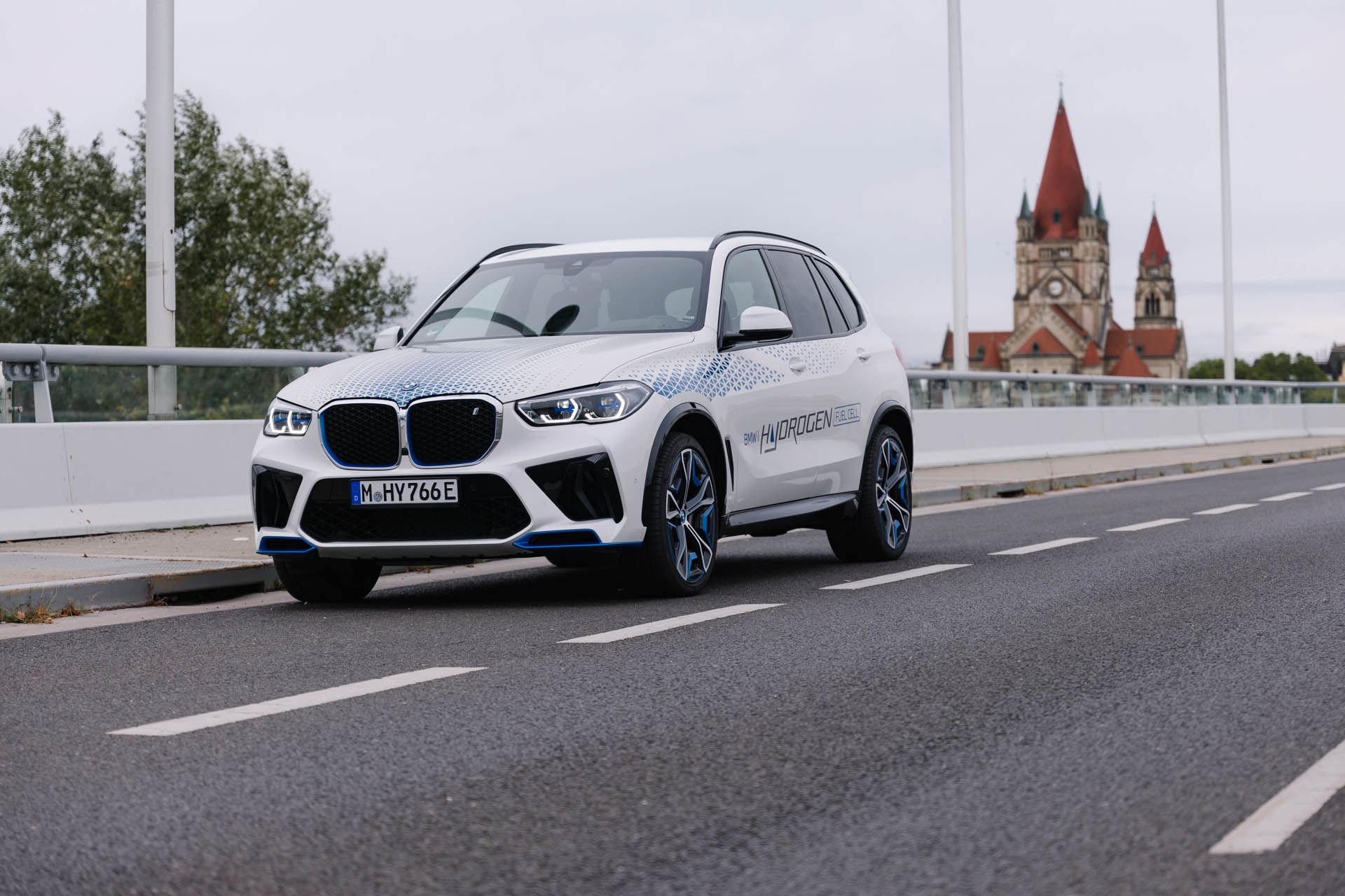 bmw-ix5-hydrogen-in-austria 10