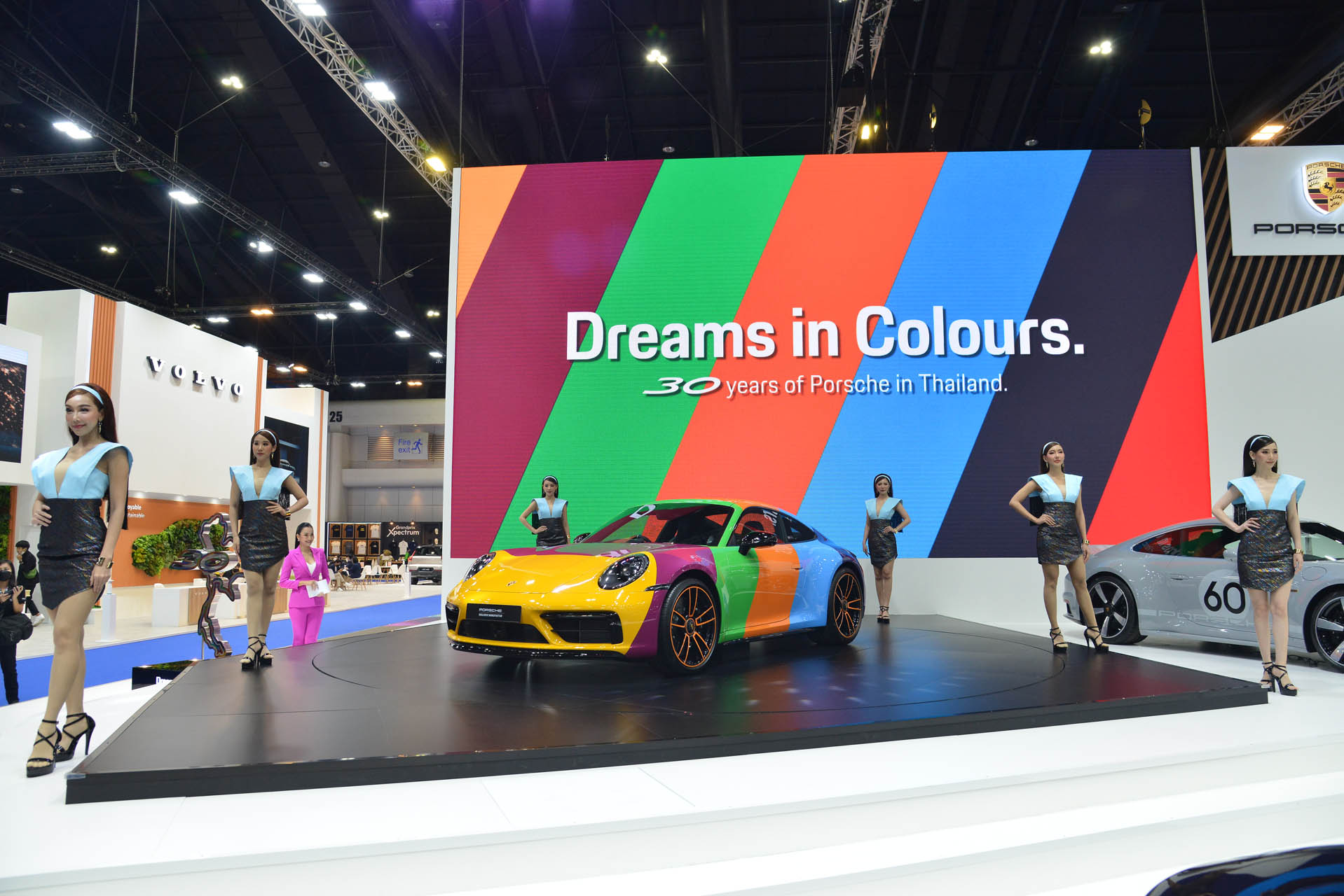 66 03 21  Porsche by  48