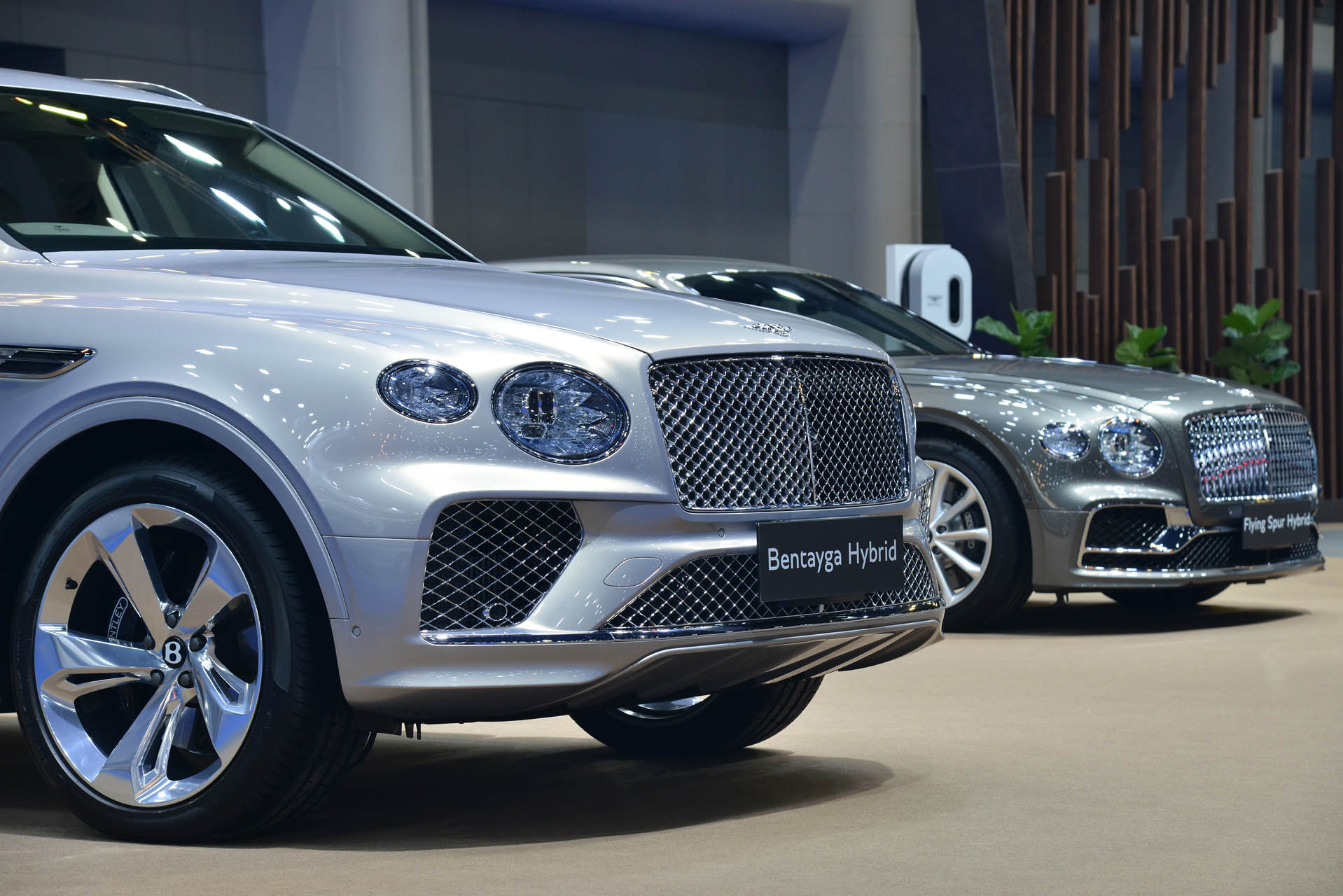 66 03 21 Bentley by  2
