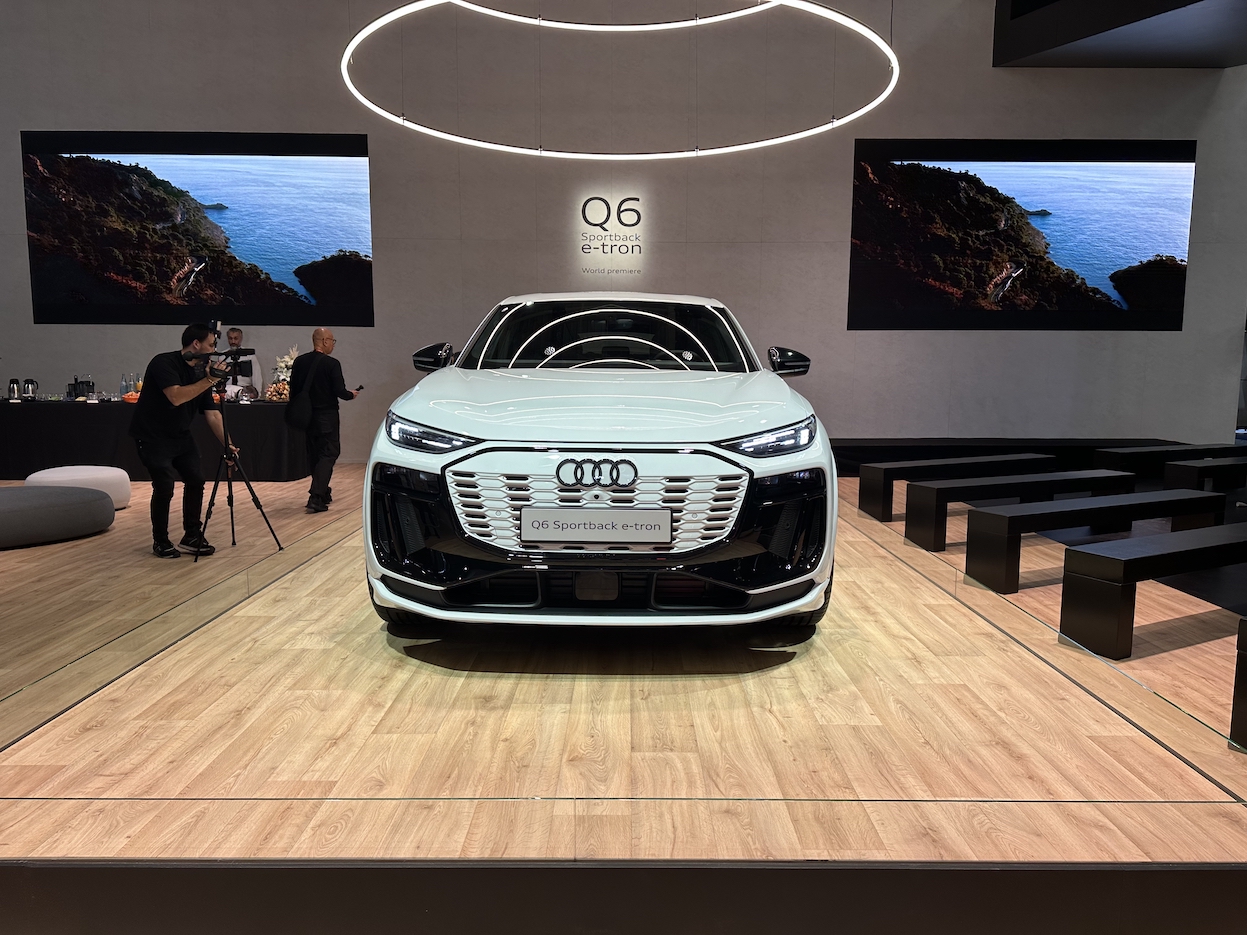 Audi SQ6 e-tron-1