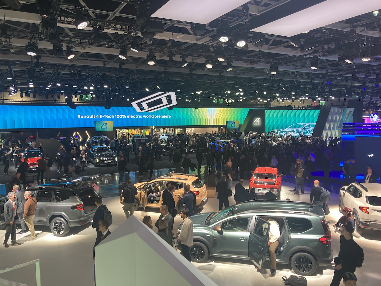 Dacia  Renault stand