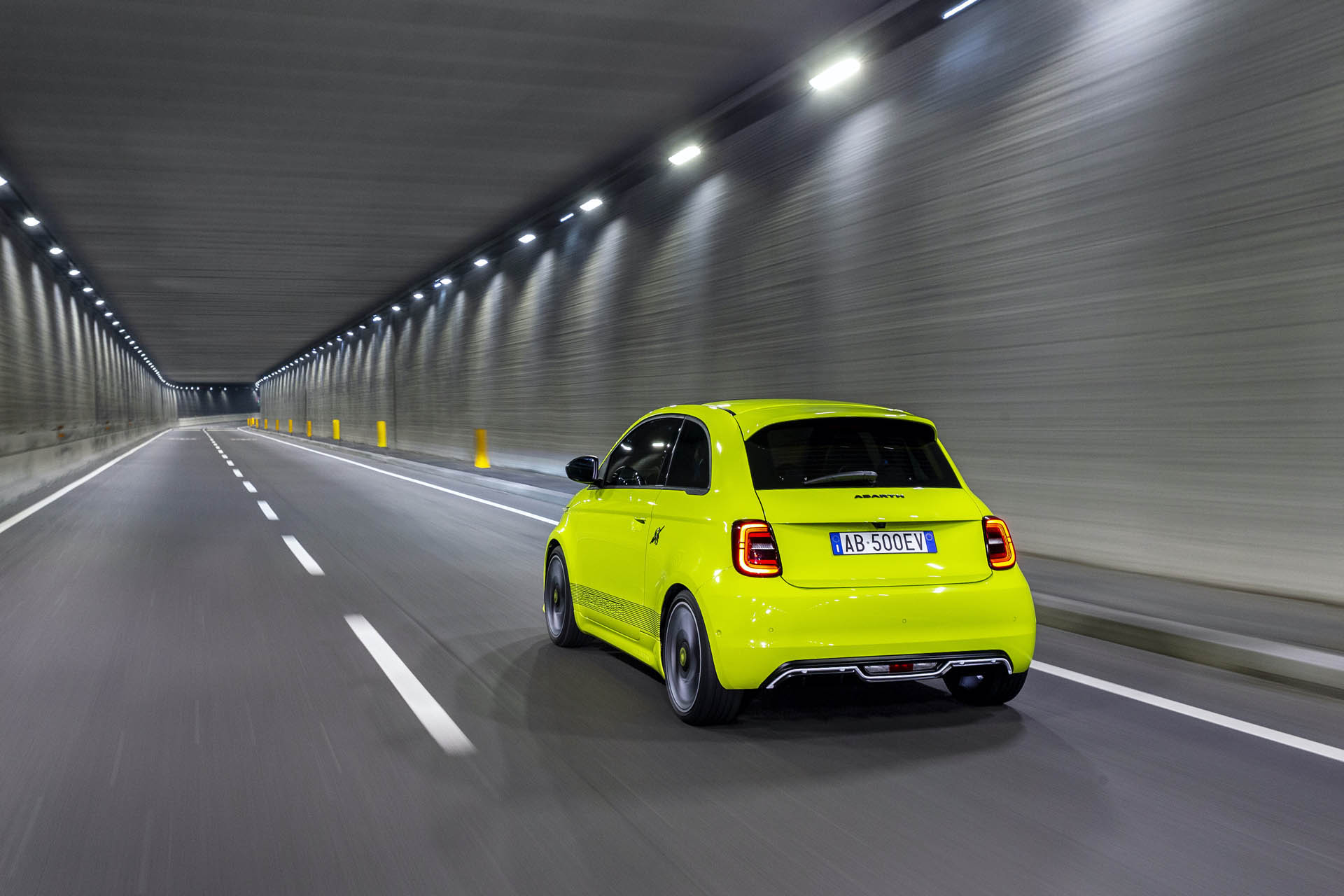 abarth500e18