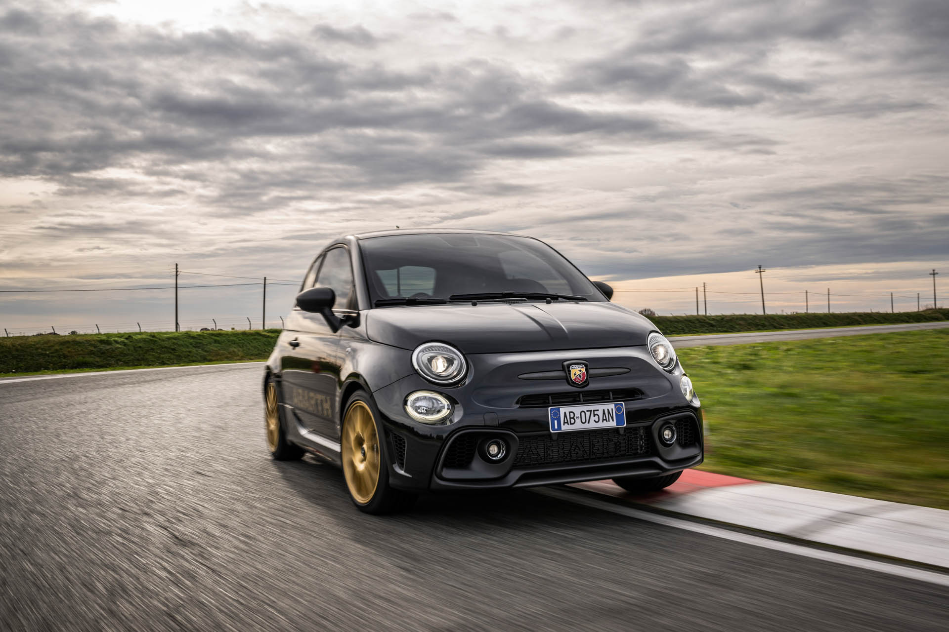 Abarth 75 Anniversario 05