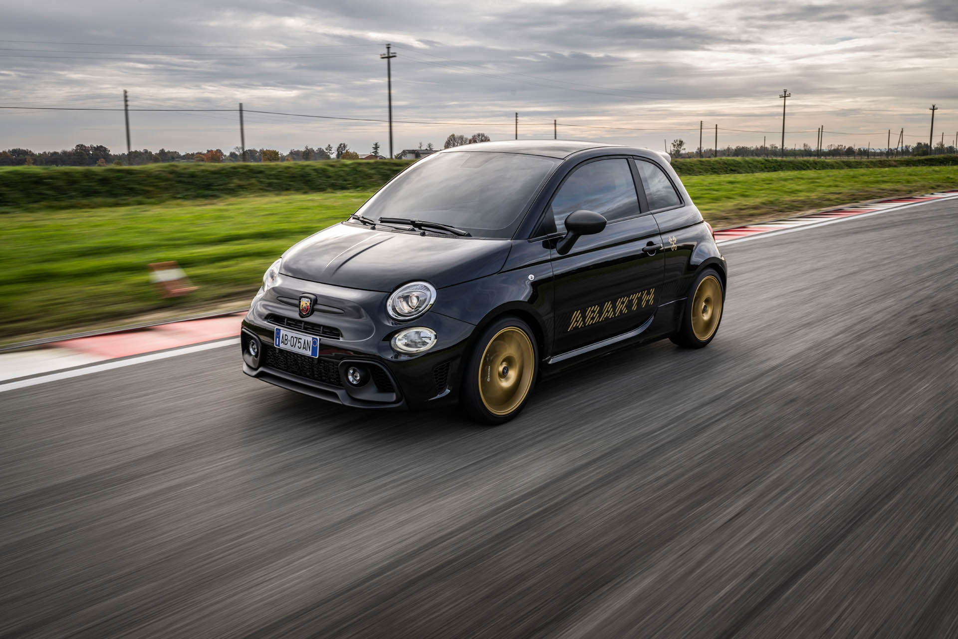 Abarth 75 Anniversario 06