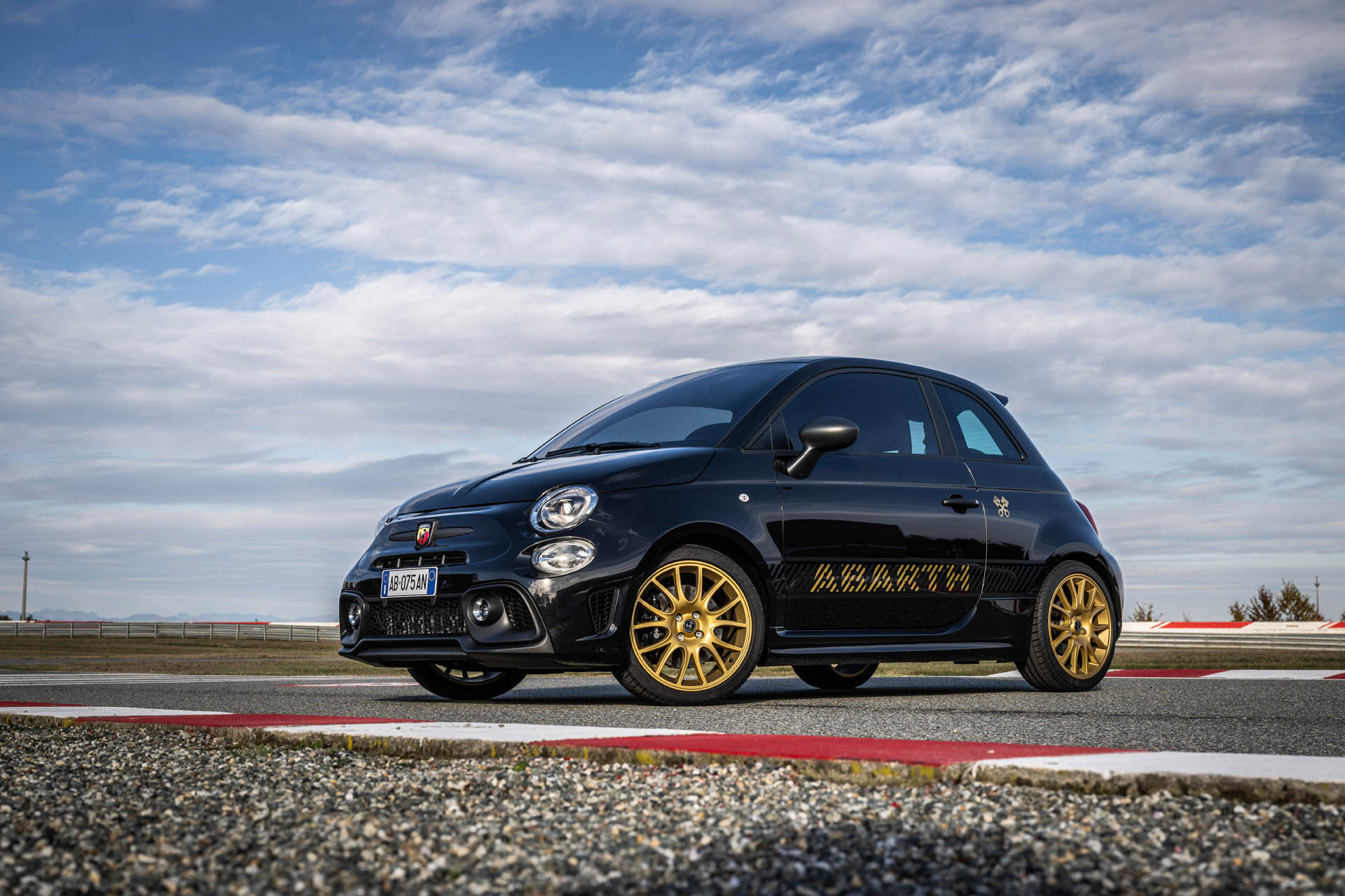 Abarth 75 Anniversario 17