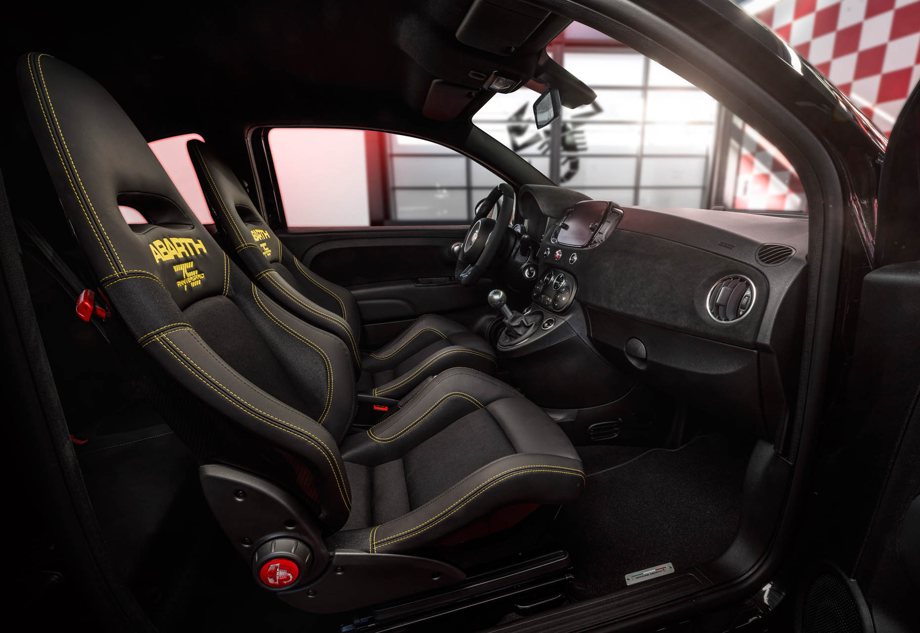 Abarth 75 Anniversario 37