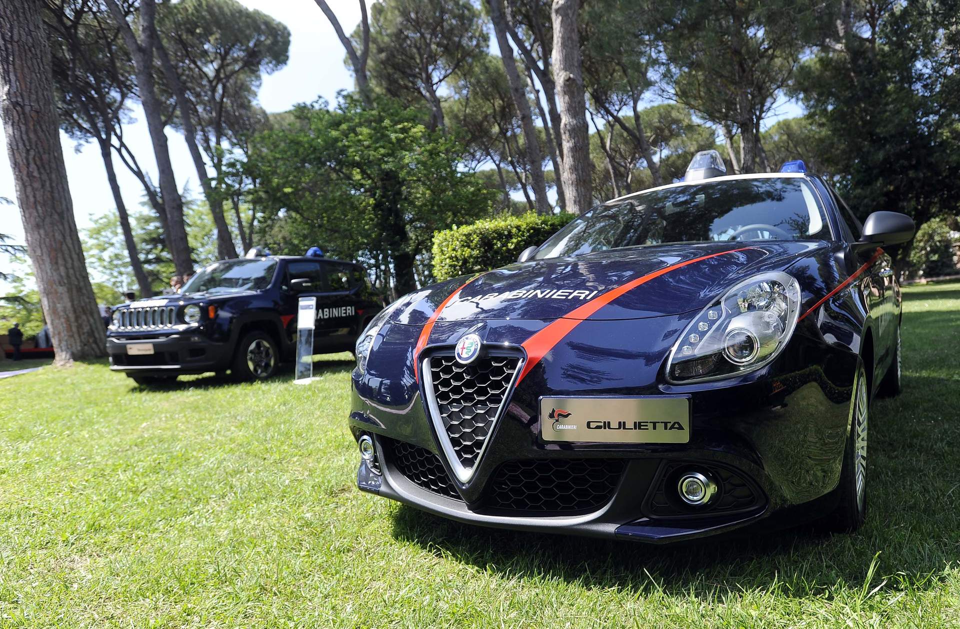 ConsegnadellAlfaRomeoGiuliaQuadrifoglioallArmadeiCarabinieri052016 02