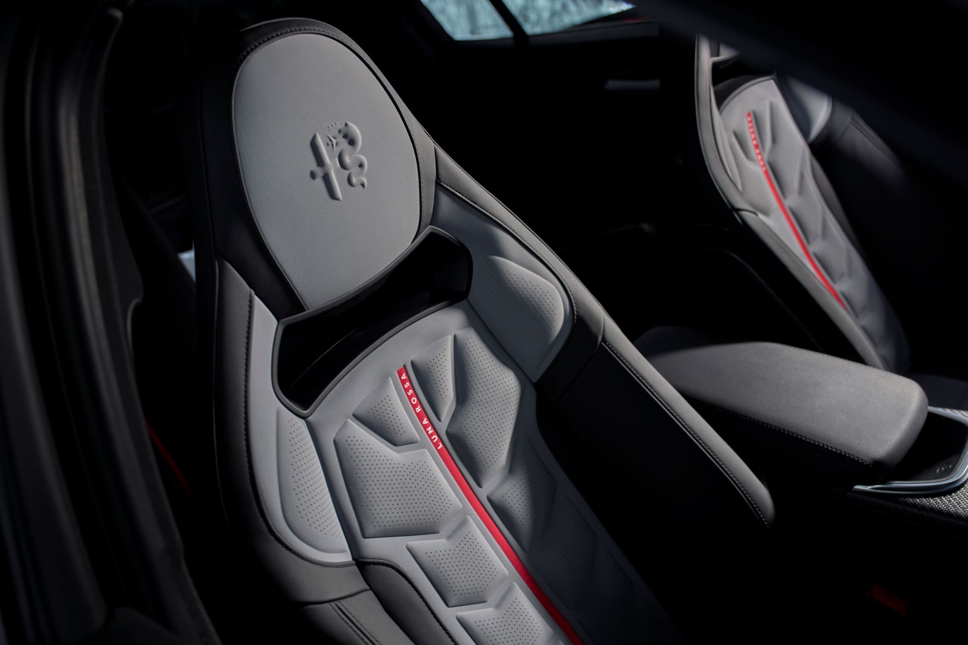 alfa romeo giulia quadrifoglio luna rossa 12