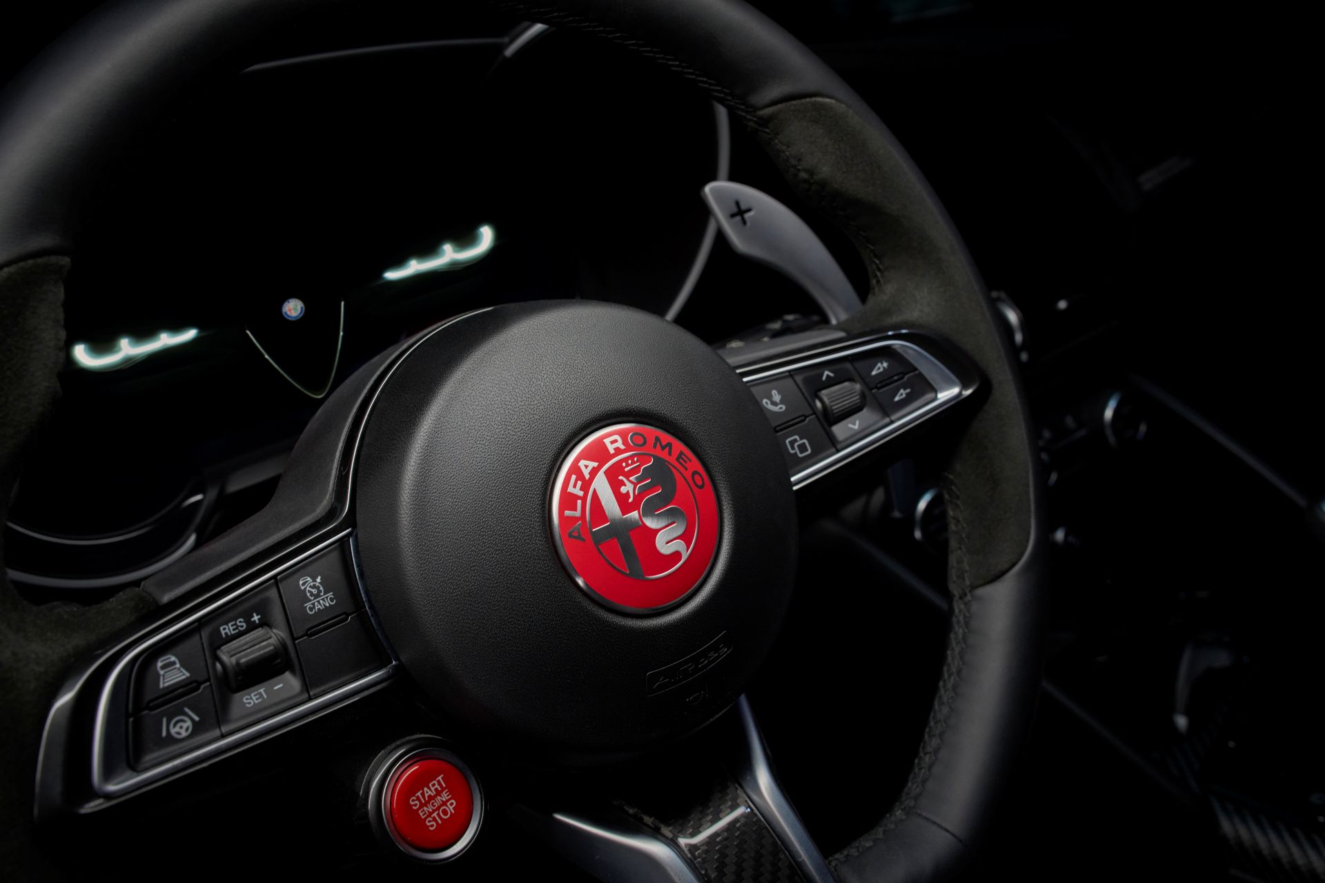 alfa romeo giulia quadrifoglio luna rossa 13