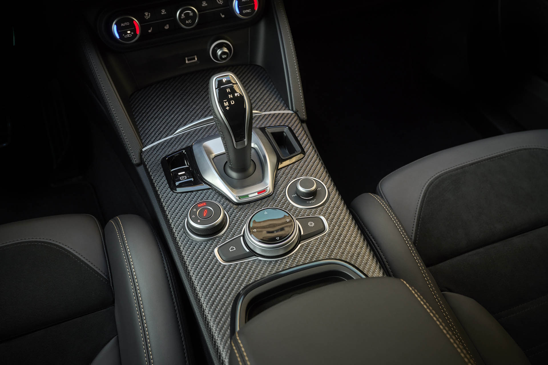 Alfa Romeo Giulia Stelvio Q 100 Anniversario 08