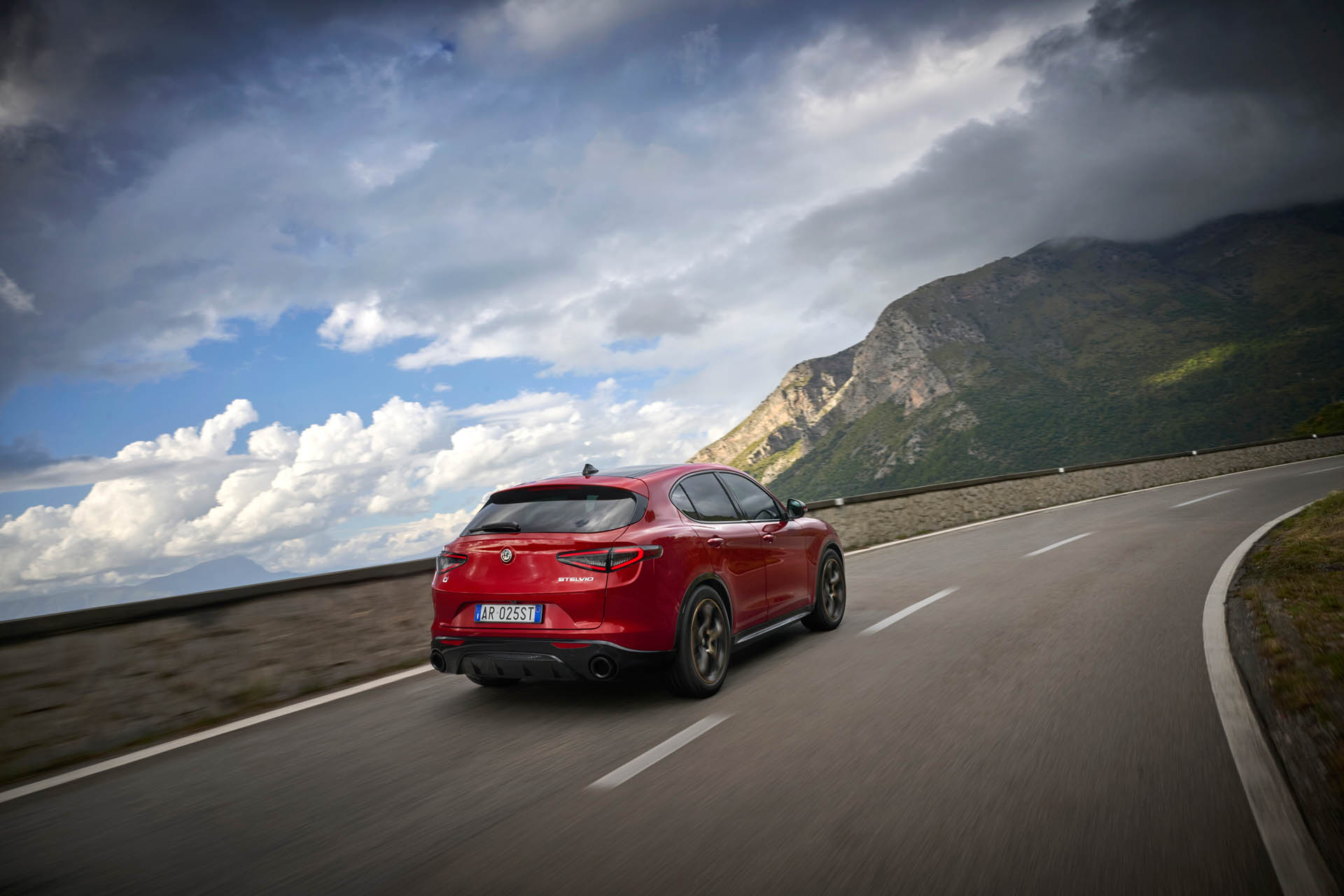 Alfa Romeo Stelvio Intensa 02