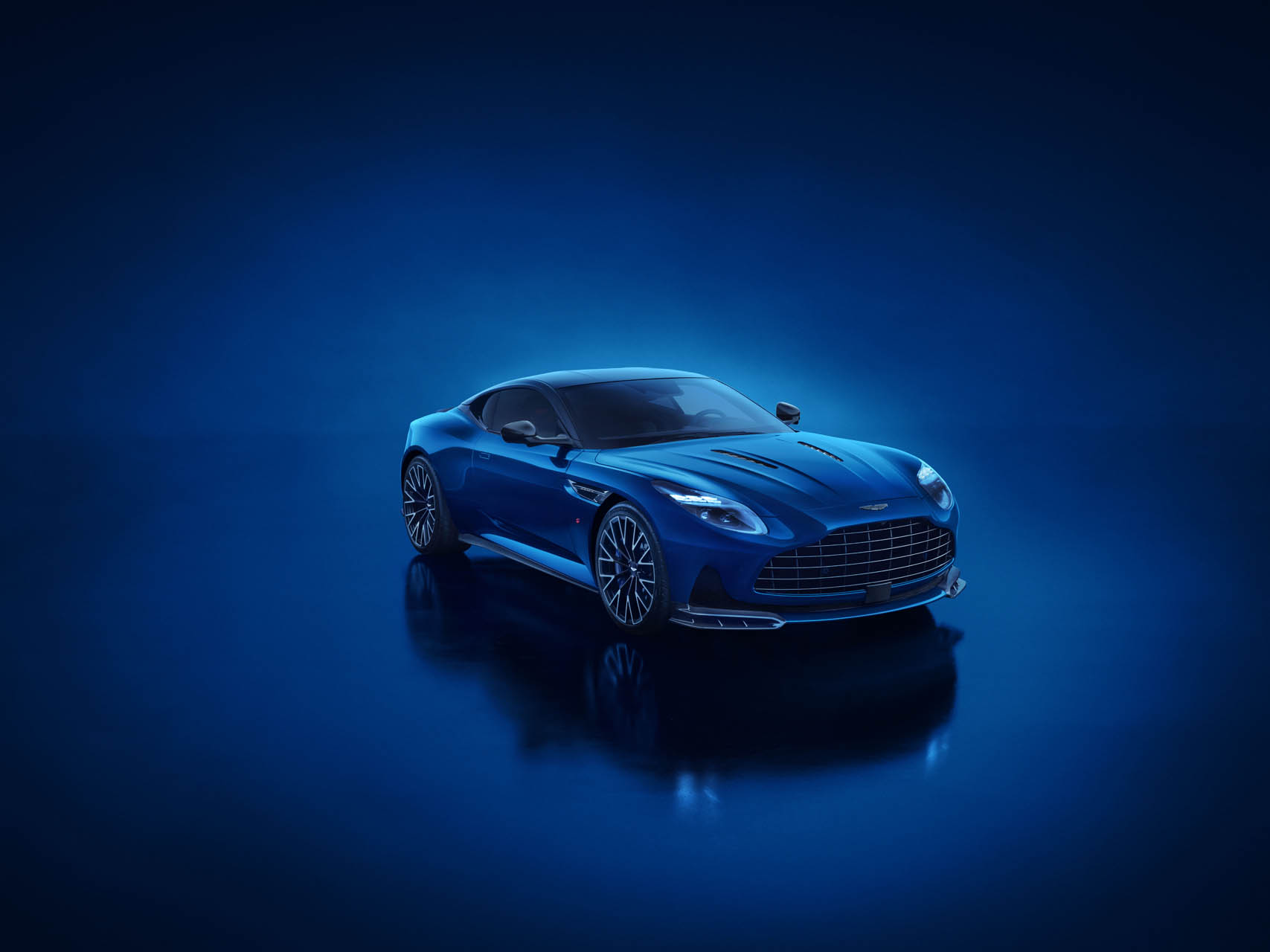 Aston Martin DB12 S 02