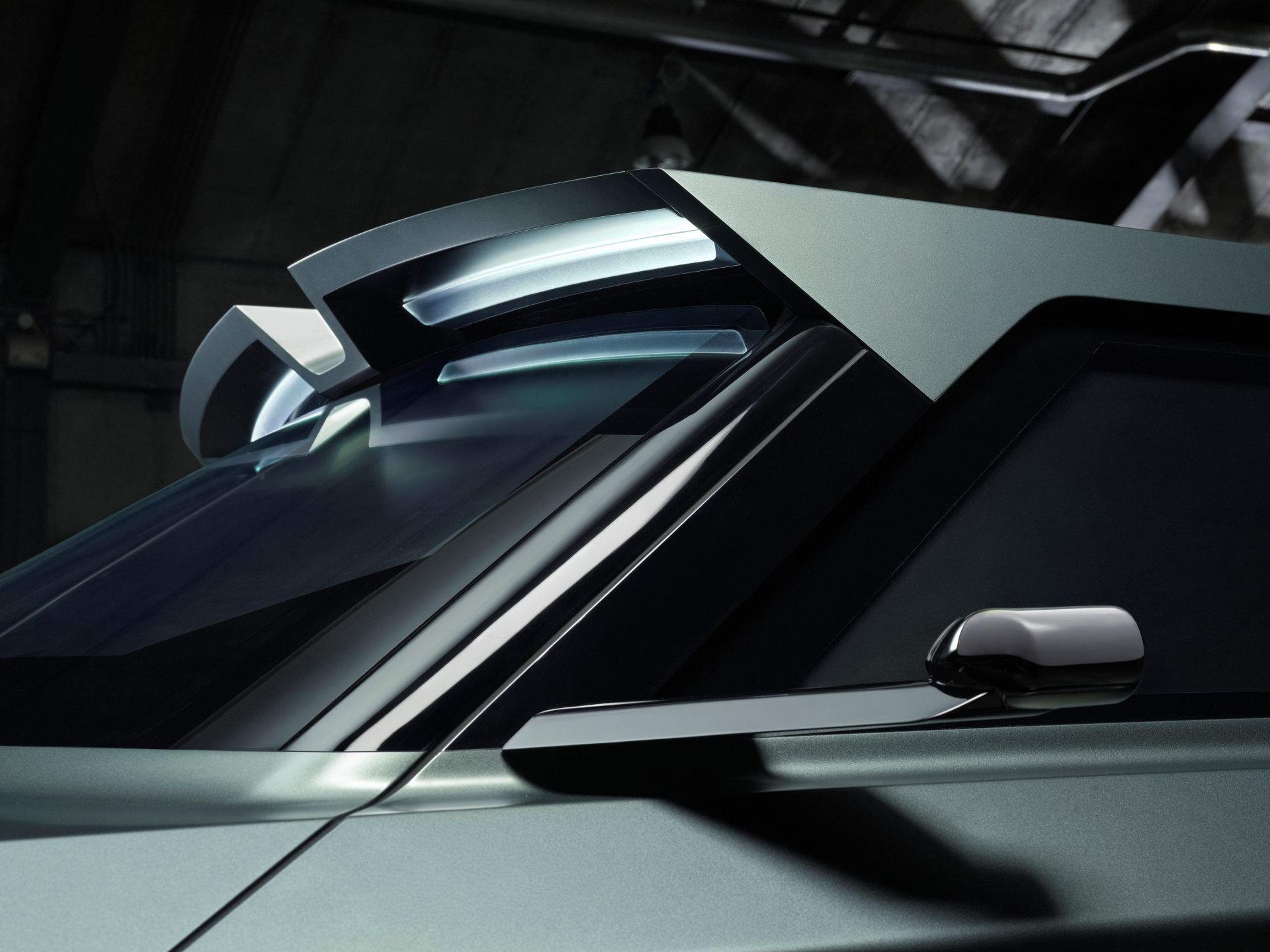AstonMartin-Dreadnought 11