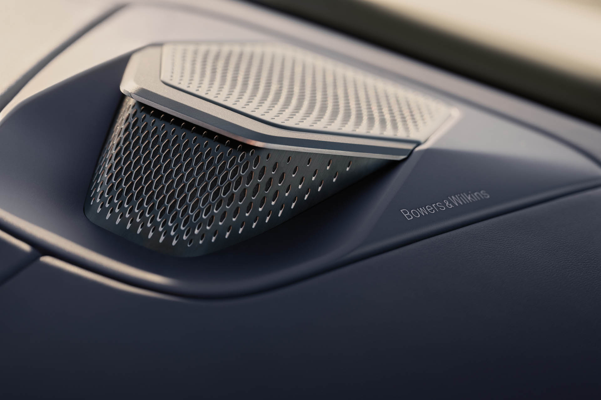 Aston Martin Vantage Roadster 23