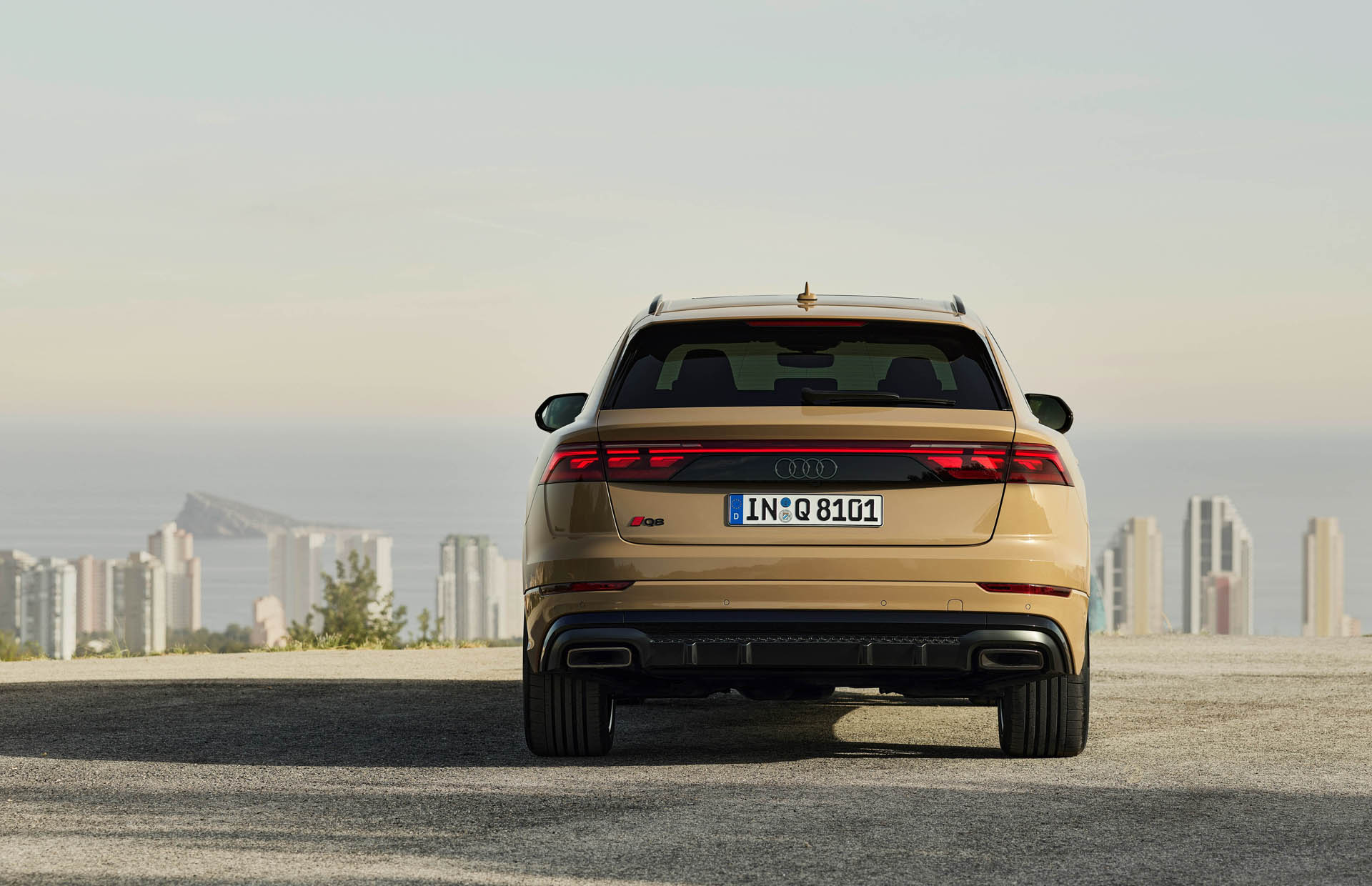 Audi Q8 2023 01