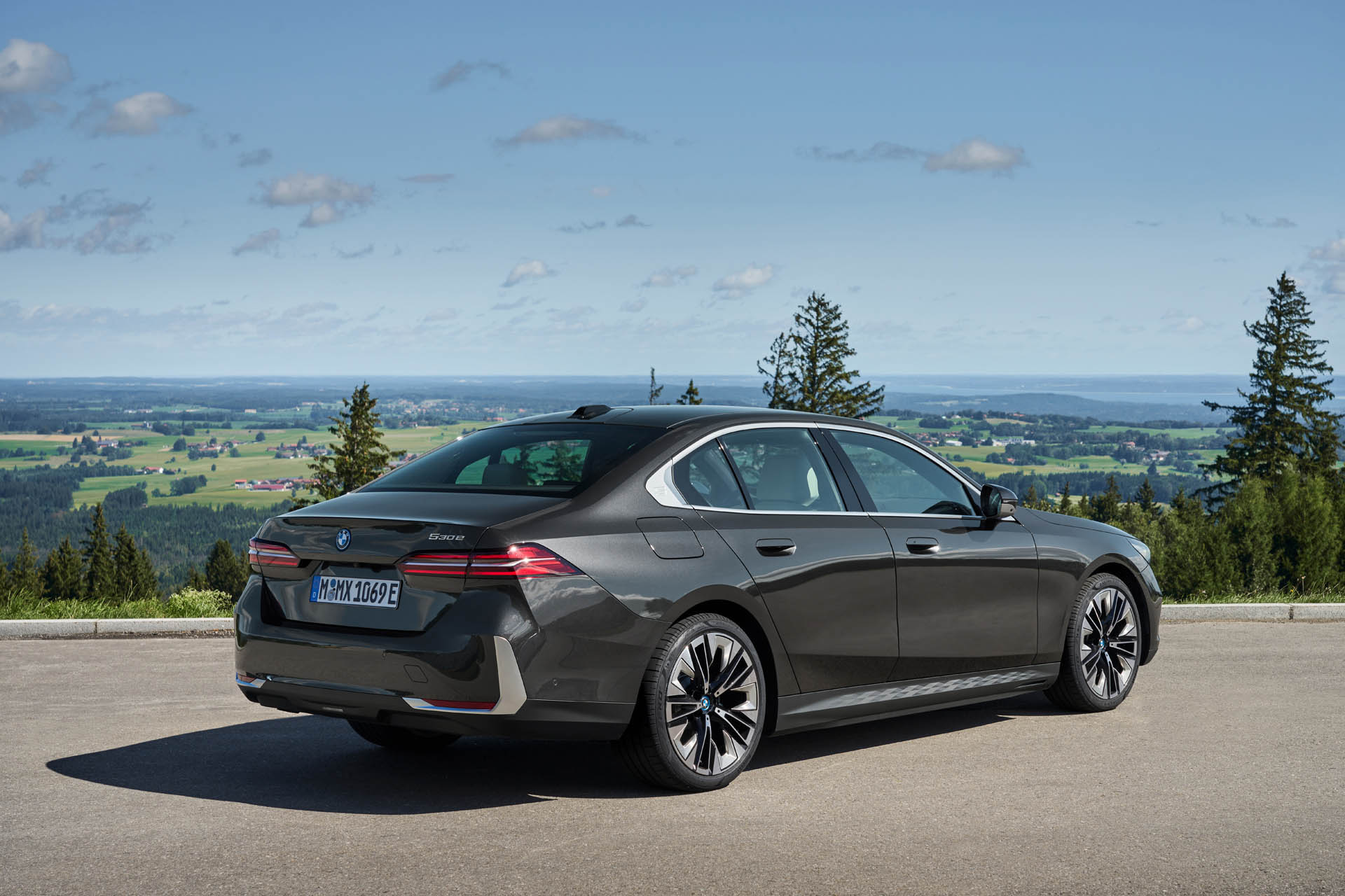 BMW 530e 2023 12
