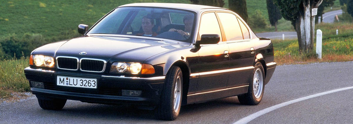 bmw7sorozattortenelemnyit