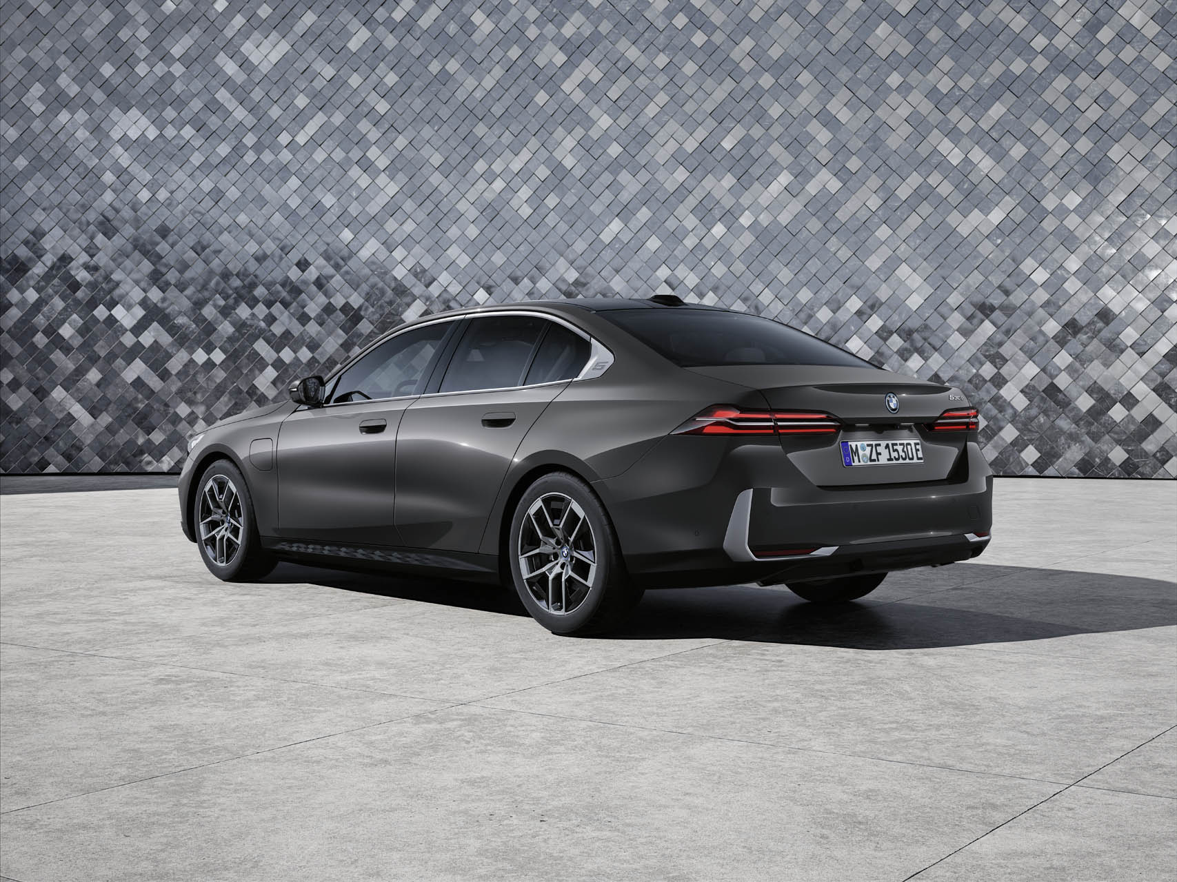 BMW 530e 2023 01