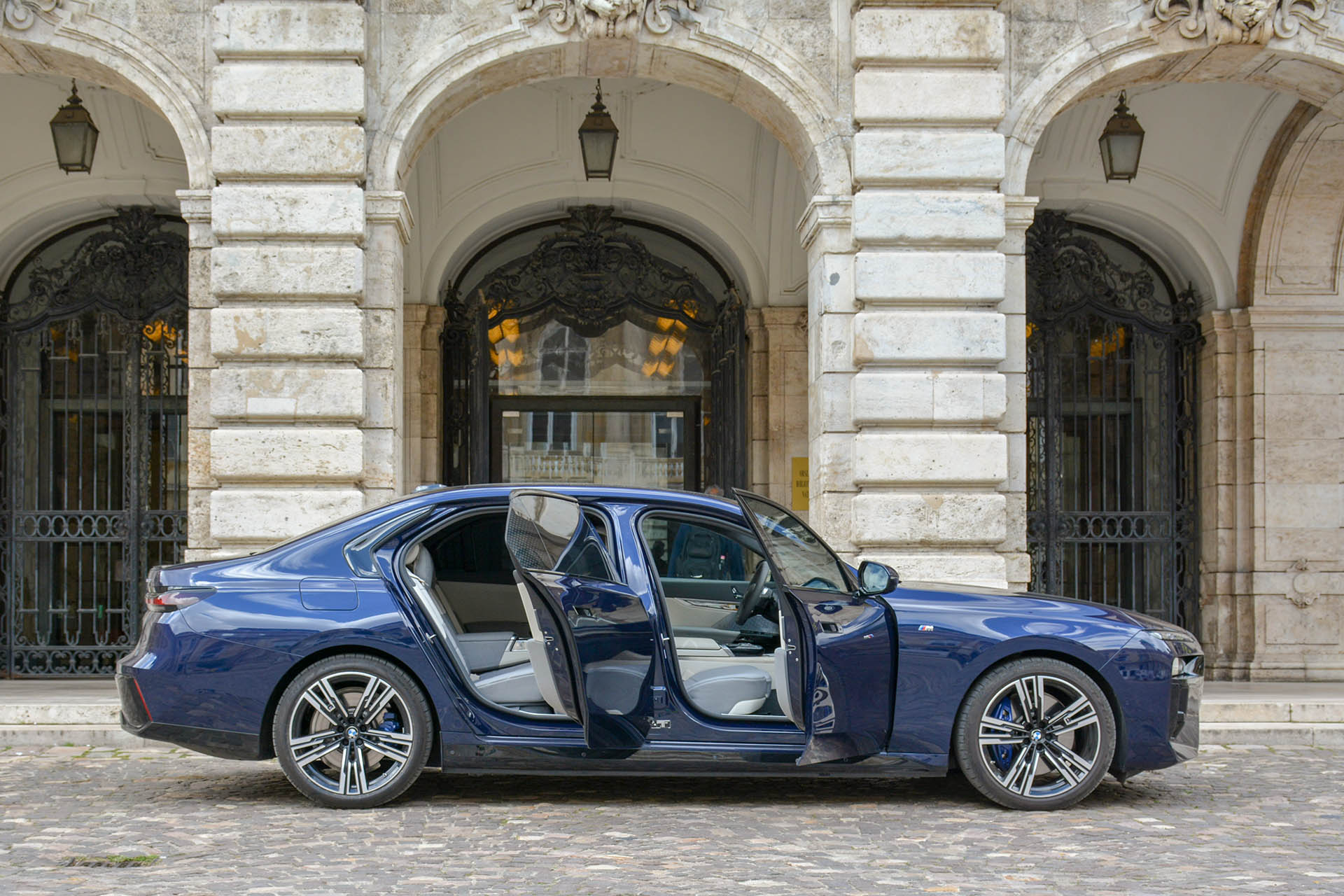 BMW i7 xDrive60 02