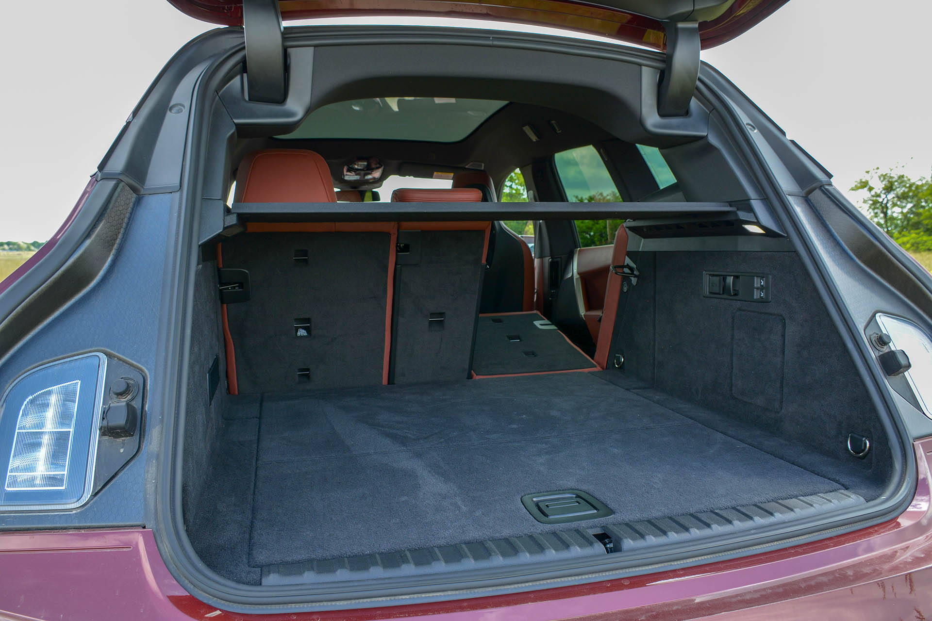 bmwiX50-2022j