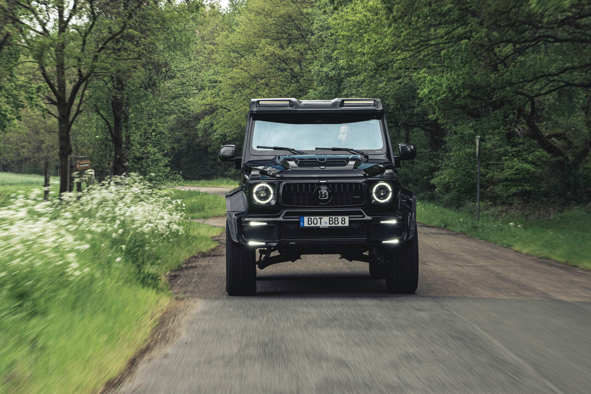 BRABUS 800 4x4 Superblack 01