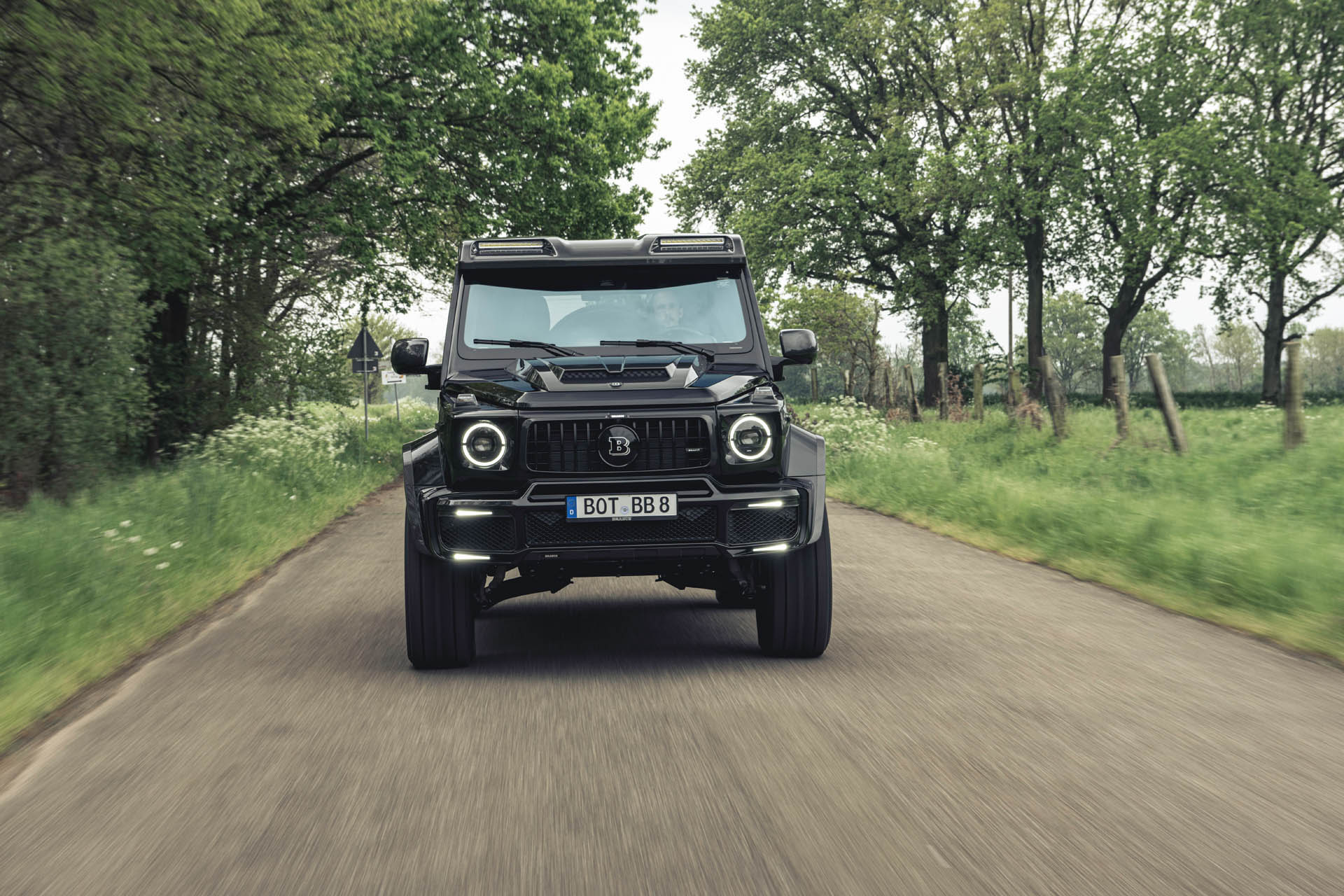 BRABUS 800 4x4 Superblack 02