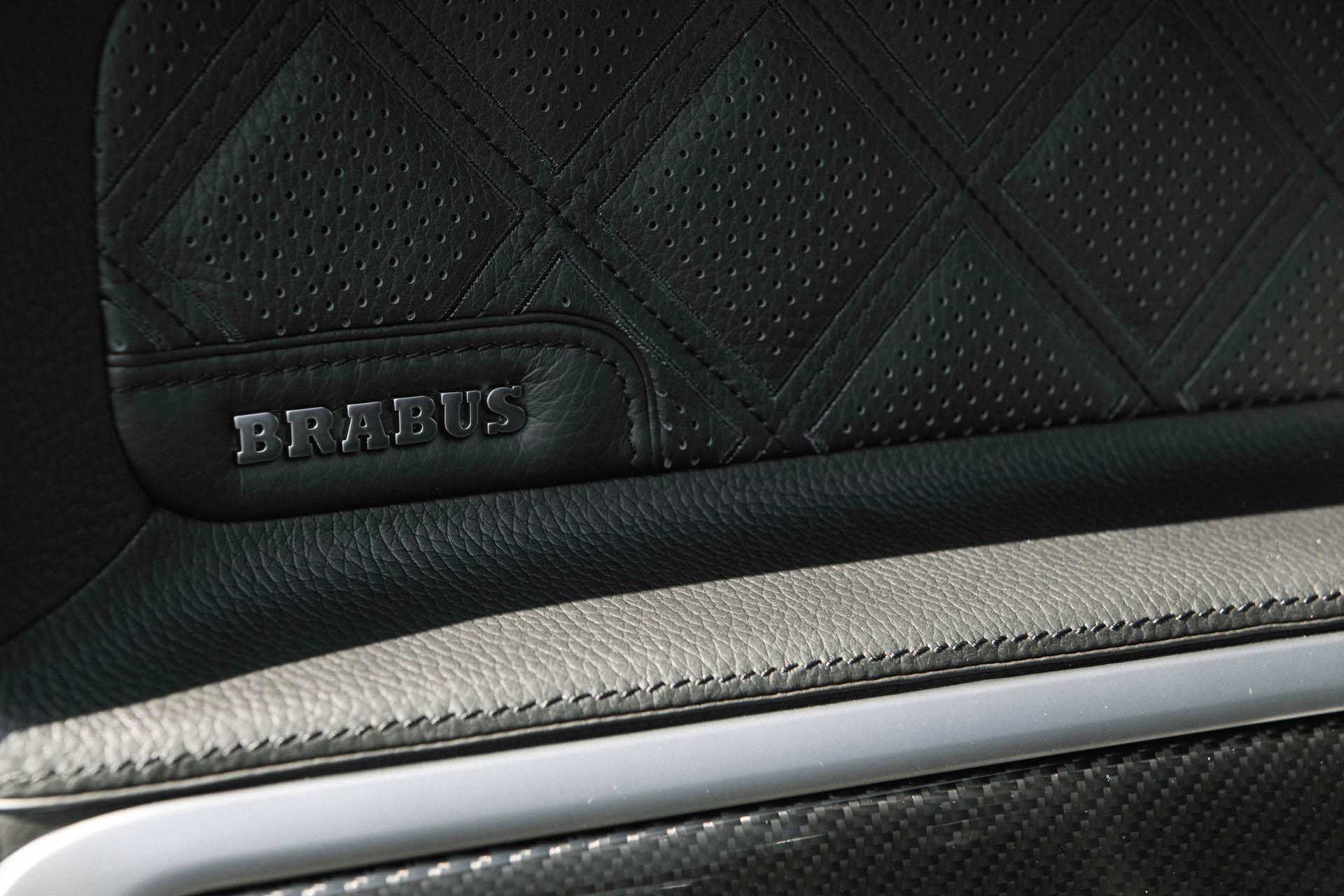 BRABUS 800 4x4 Superblack 61
