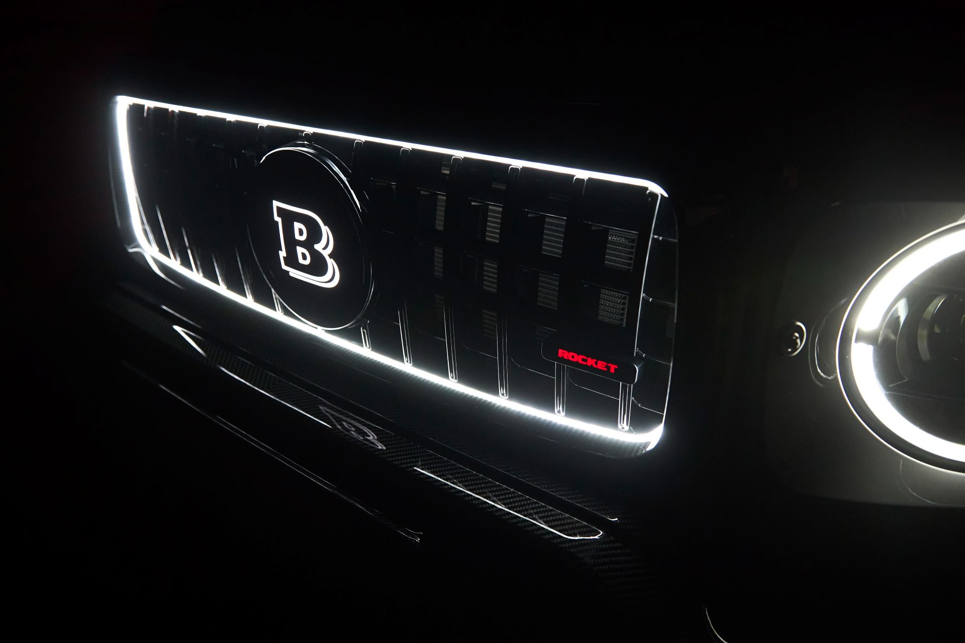 BRABUS 900 ROCKET EDITION W465 On Location 31