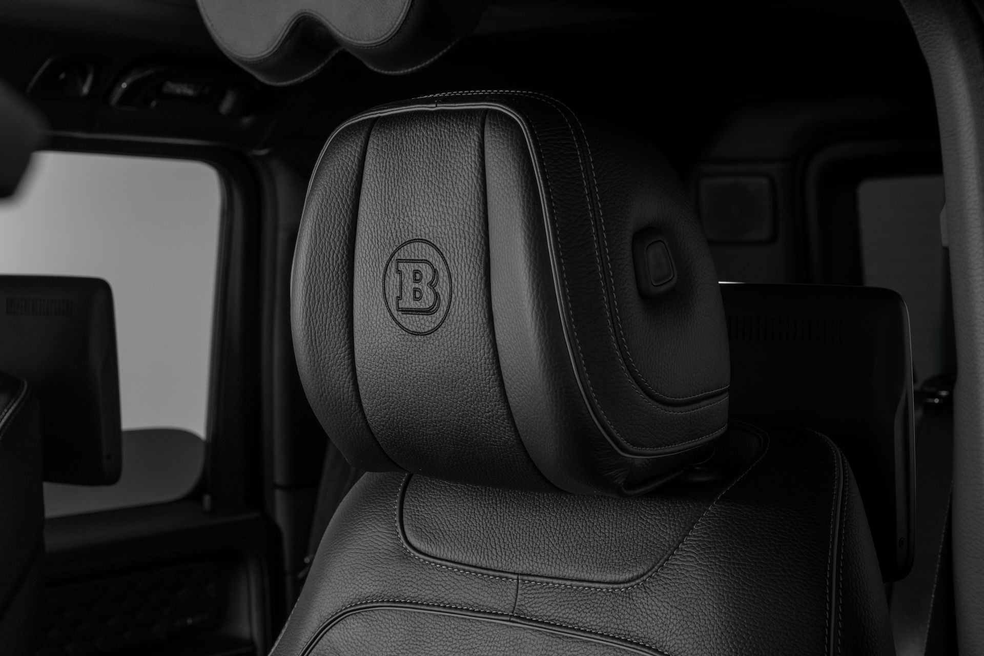 BRABUS 900 ROCKET EDITION black W465 Studio 24
