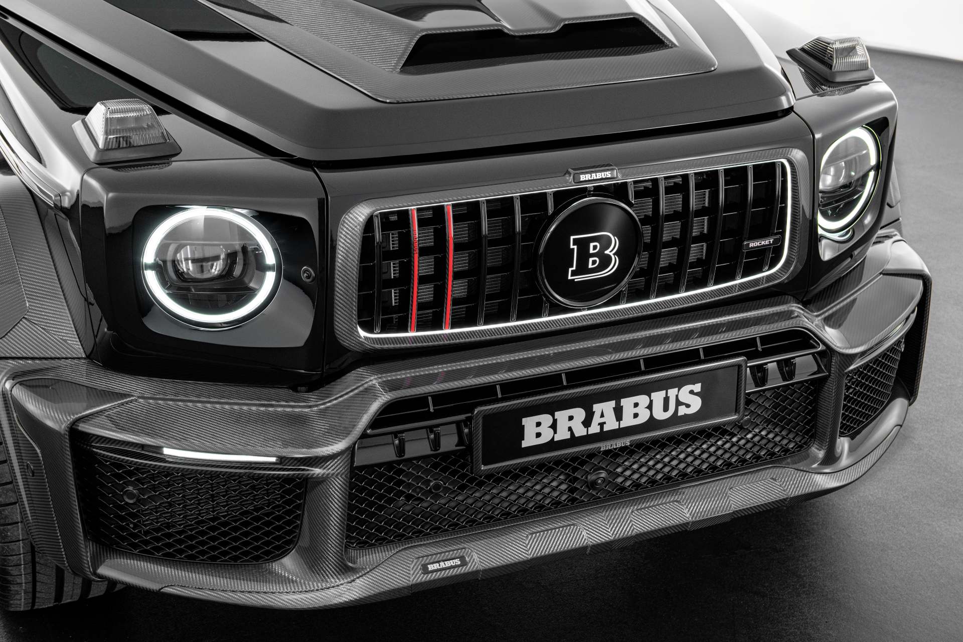 BRABUS 900 ROCKET EDITION black W465 Studio 5