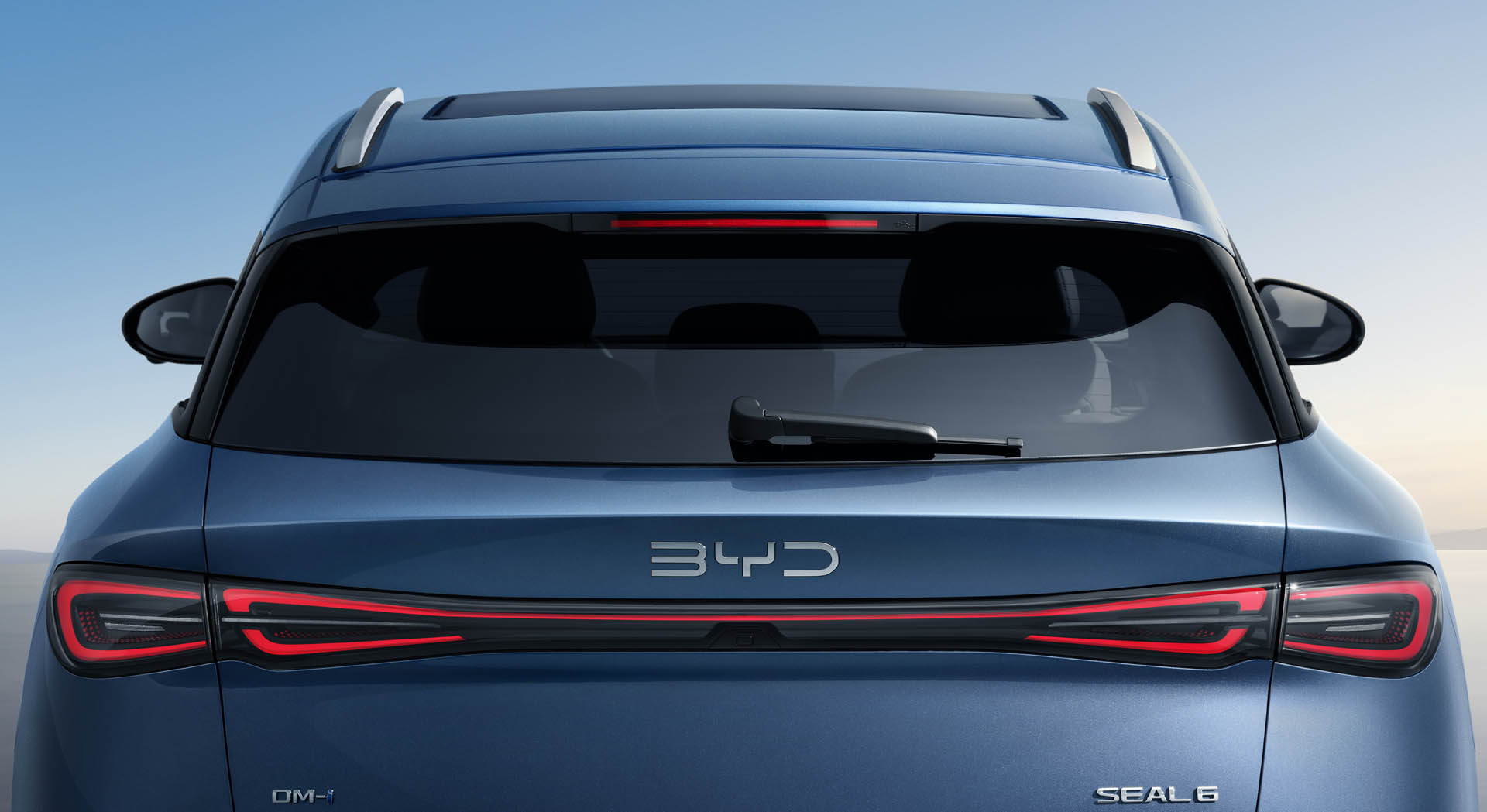 13 SEAL 6 LHD Atlantis Blue Exterior Exterior Charging Port download JPG RGB