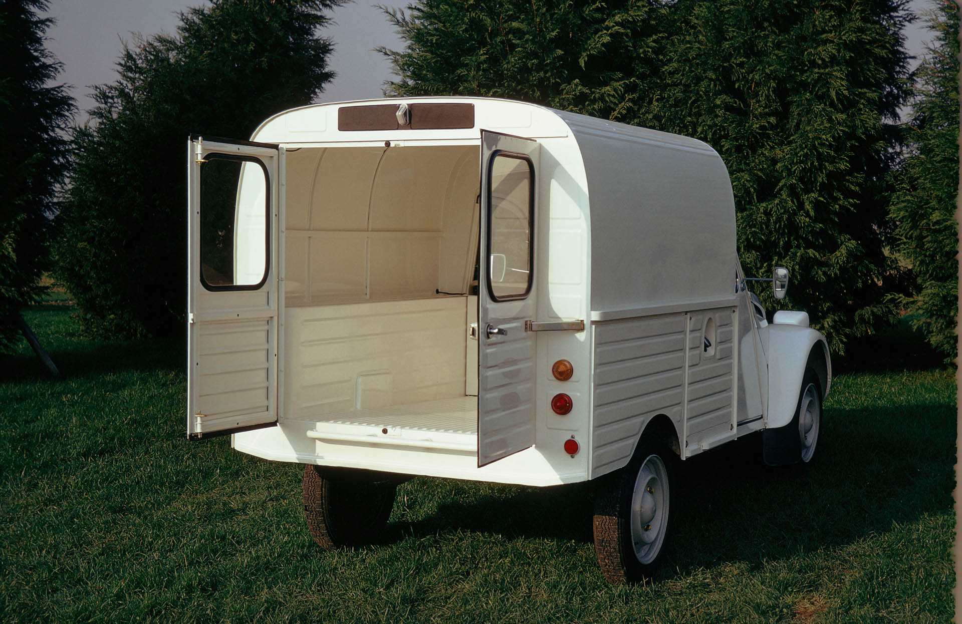 Citroen 2CV AK Fourgonnette 1975 01