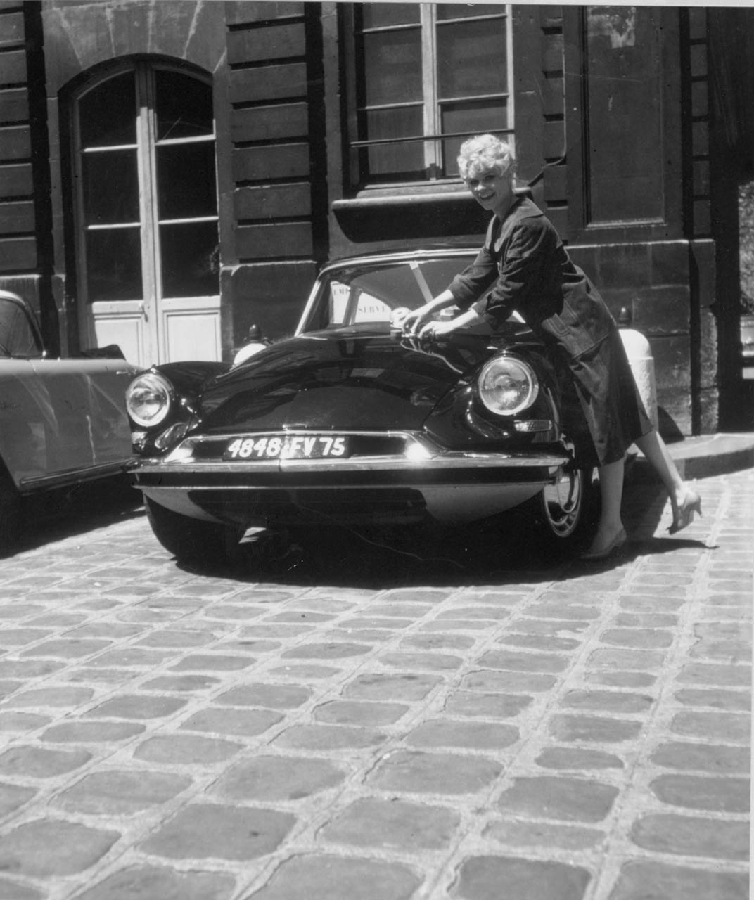 Une Parisienne - 5.883 - droits rservs -