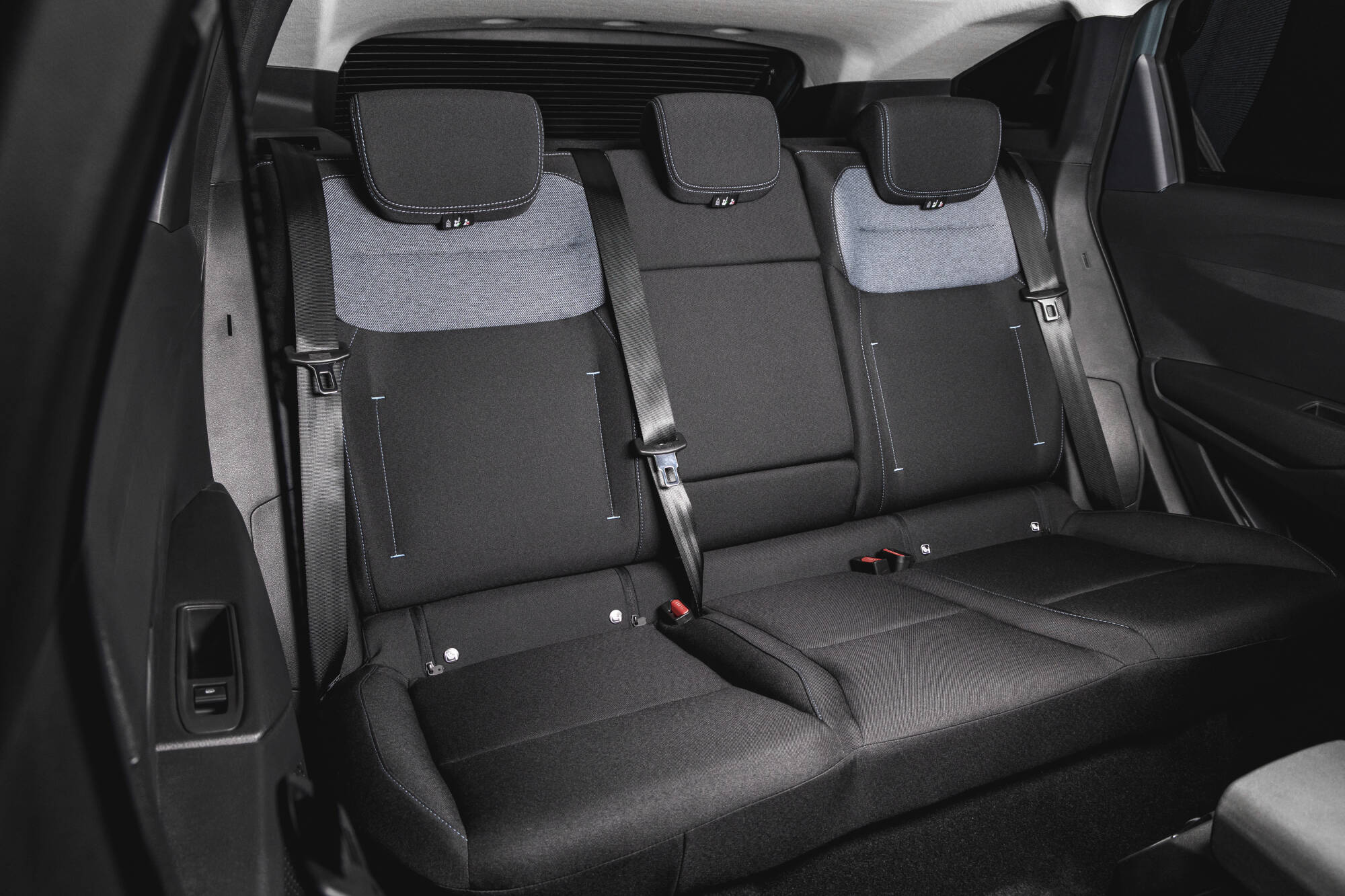 Dacia-Striker-Hybrid-155-6