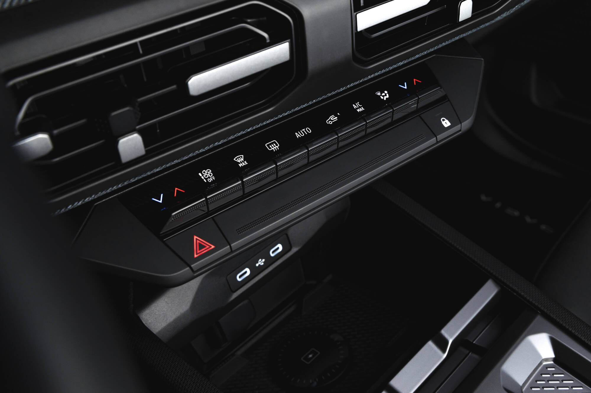 Dacia-Striker-Hybrid-155-8