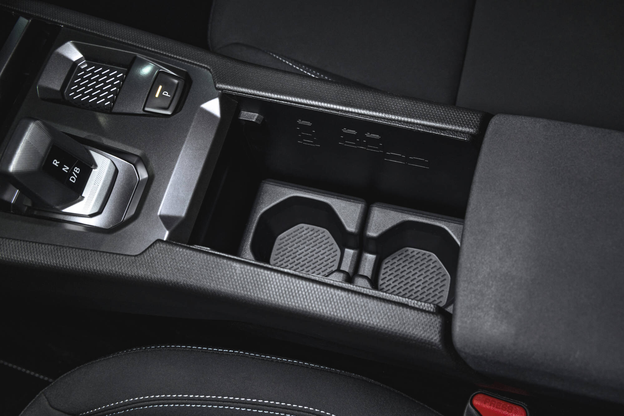 Dacia-Striker-Hybrid-155-9