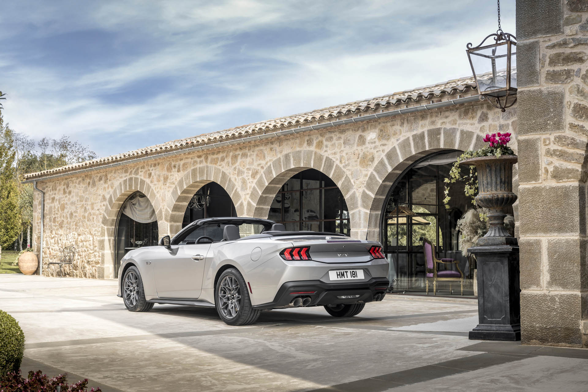2024 FORD MUSTANG CONVERTIBLE 04