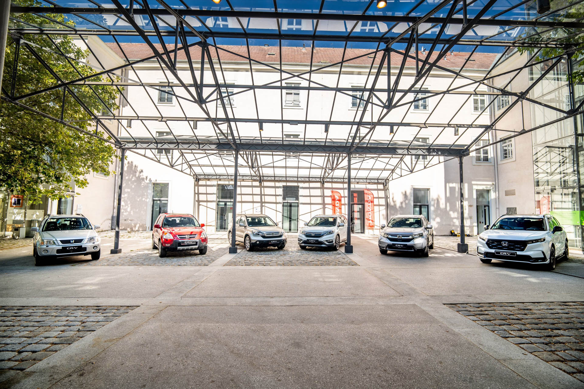 545294 Honda CR-V Harminc ve vezet szerepben