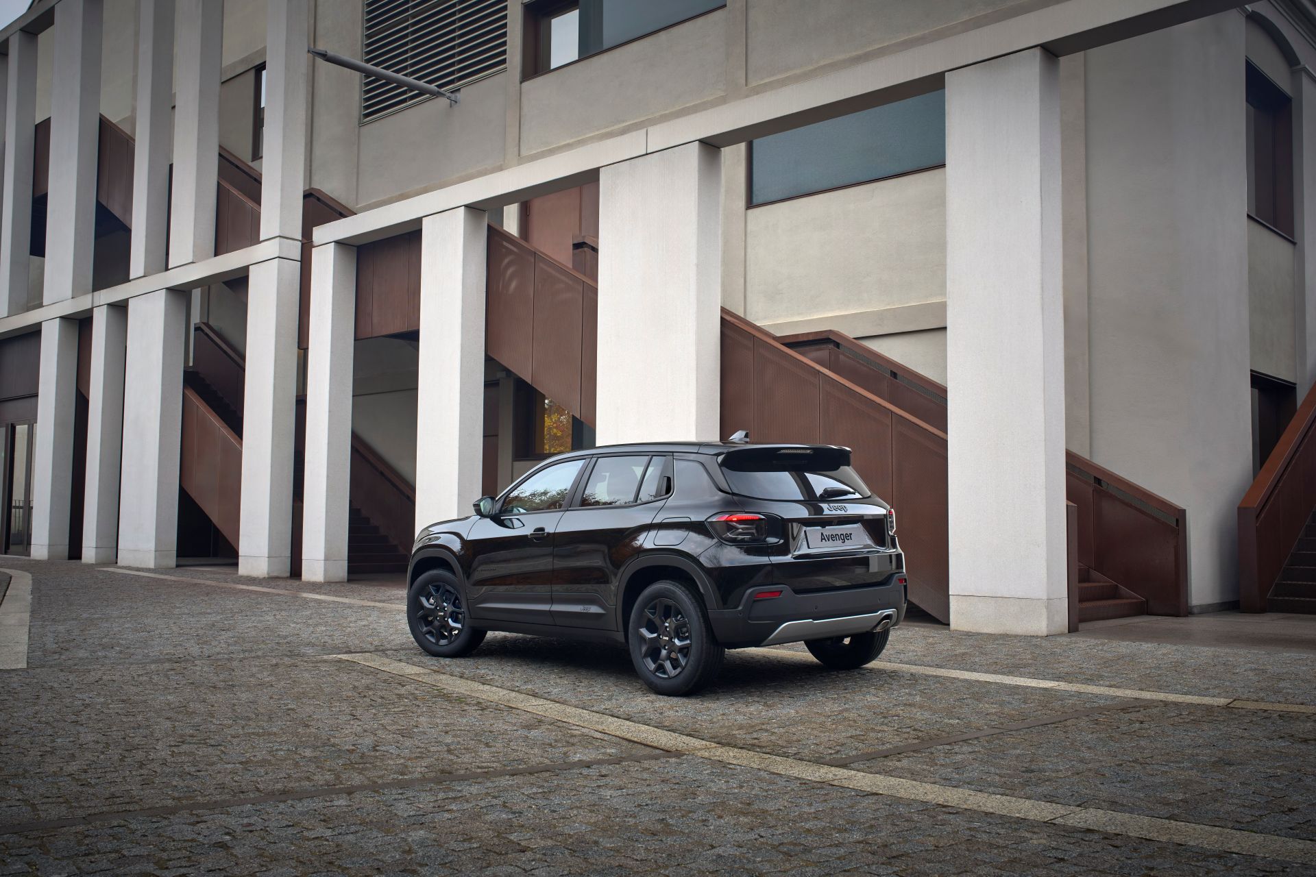Jeep Avenger Black Edition 01