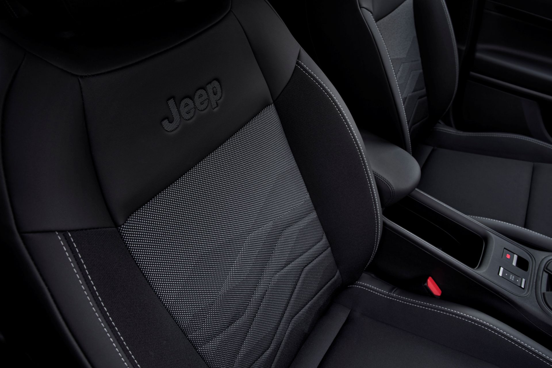 Jeep Avenger Black Edition 13