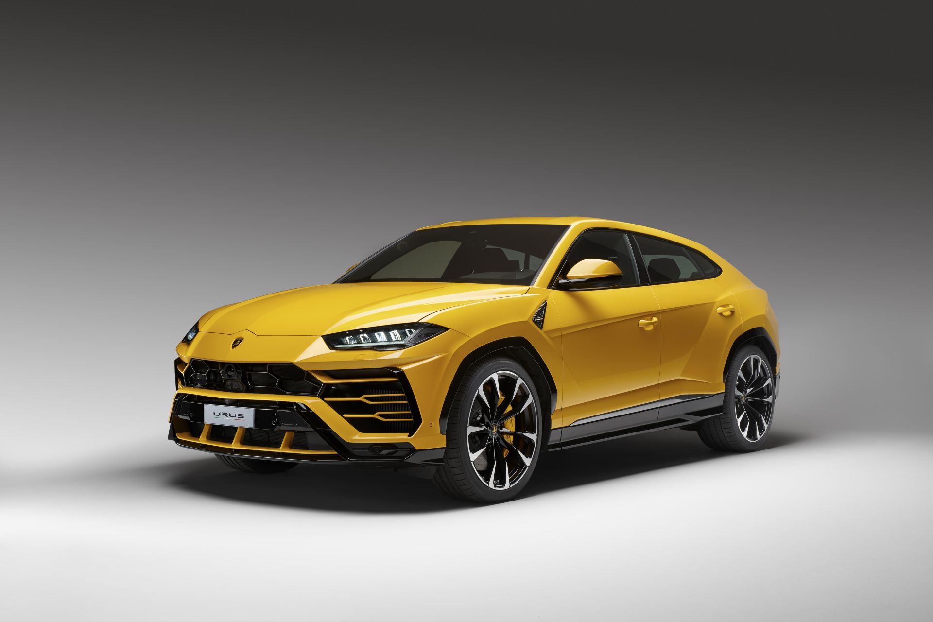 lamborghini urus 02