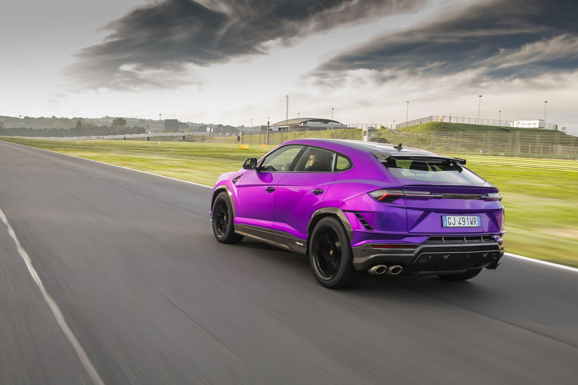 lamborghini urus 23