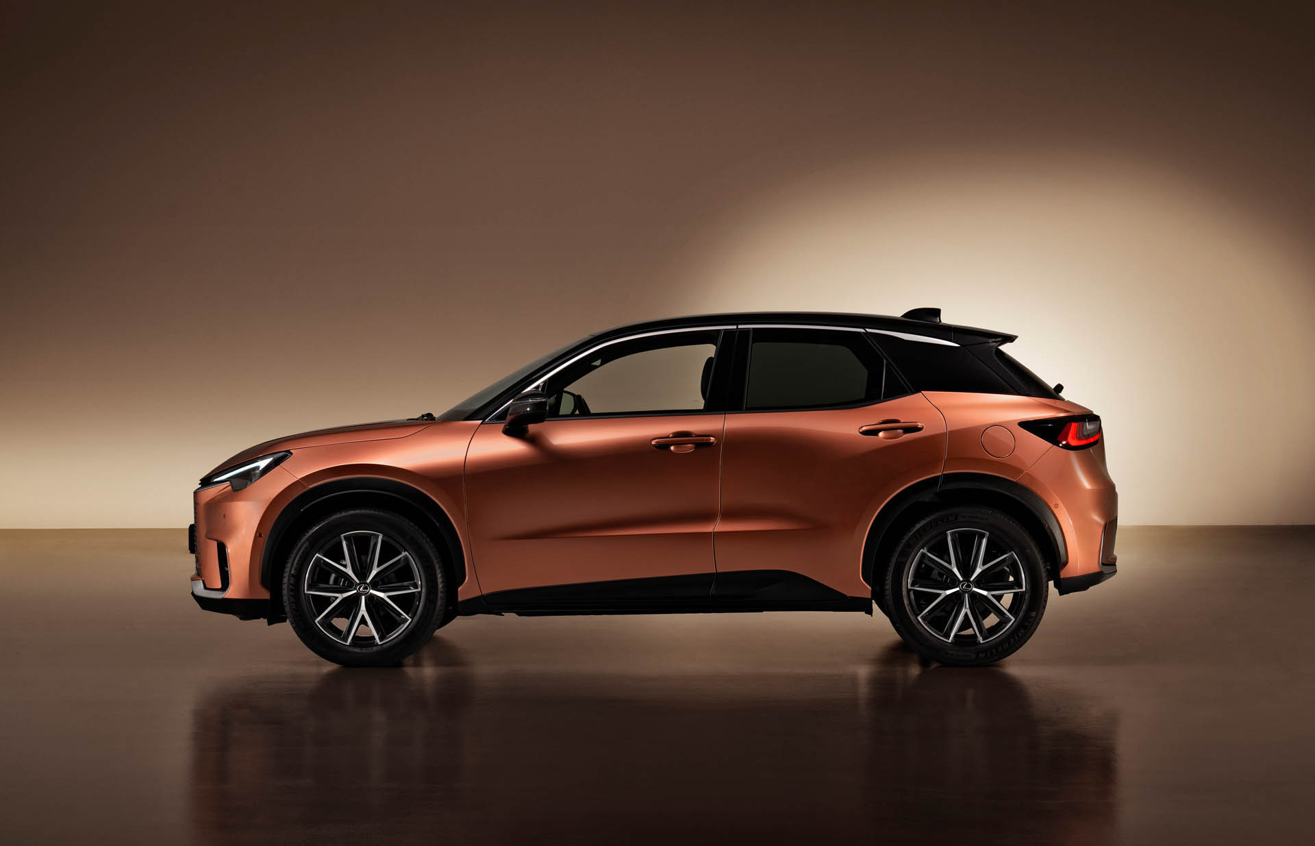 Lexus LBX 19