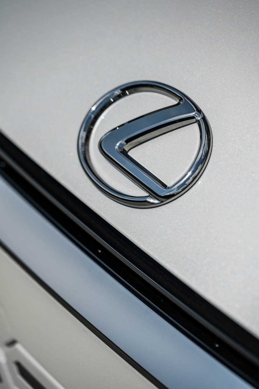 Lexus LM 47